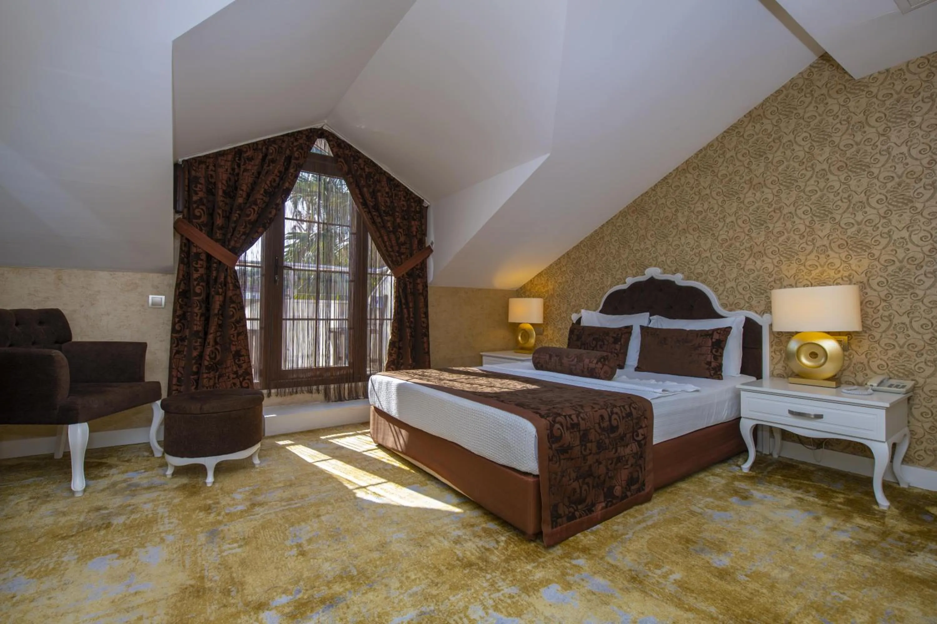 Photo of the whole room in Han Deluxe Hotel