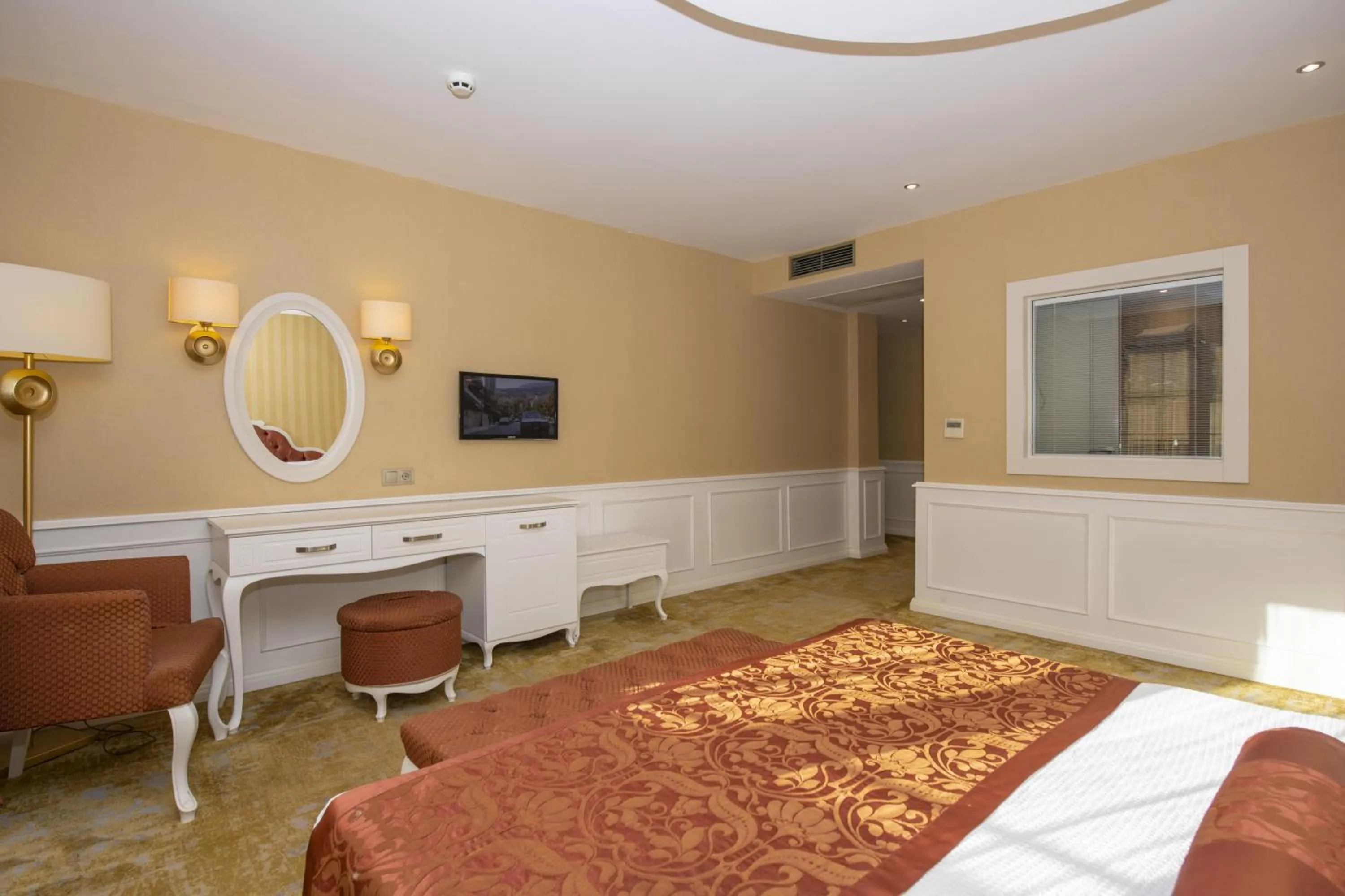 Photo of the whole room in Han Deluxe Hotel