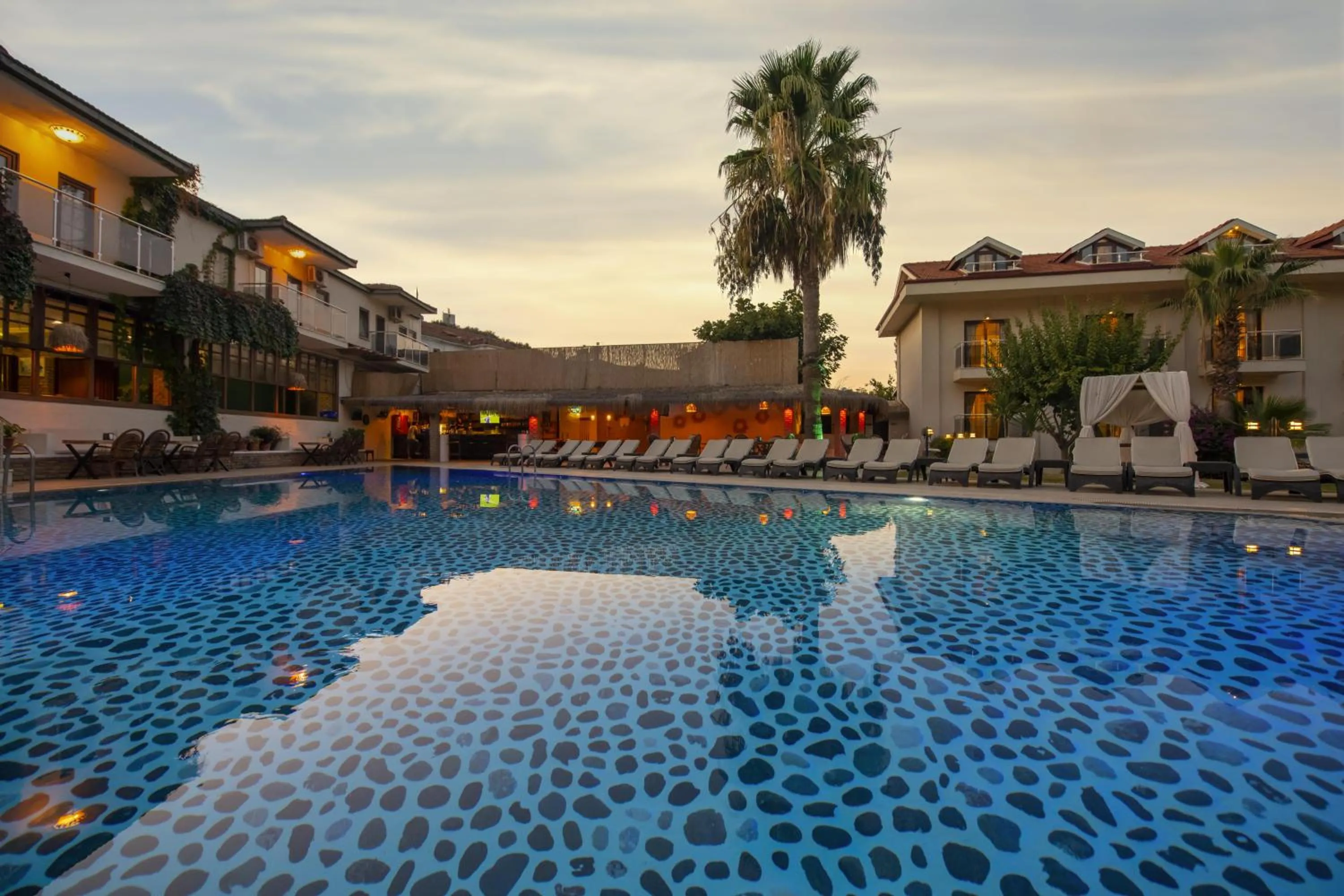 Swimming pool in Han Deluxe Hotel