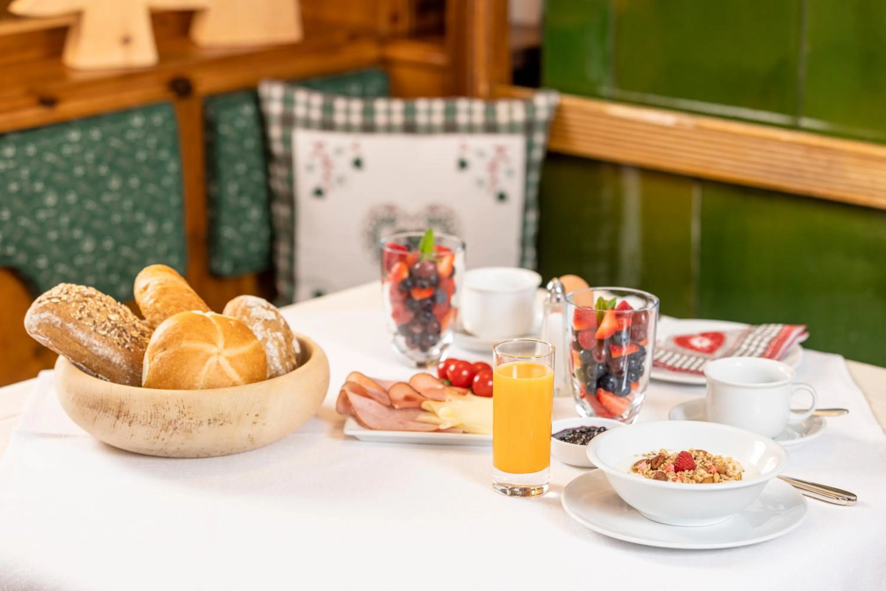 Breakfast in Appart & Hotel Garni Villa Knauer
