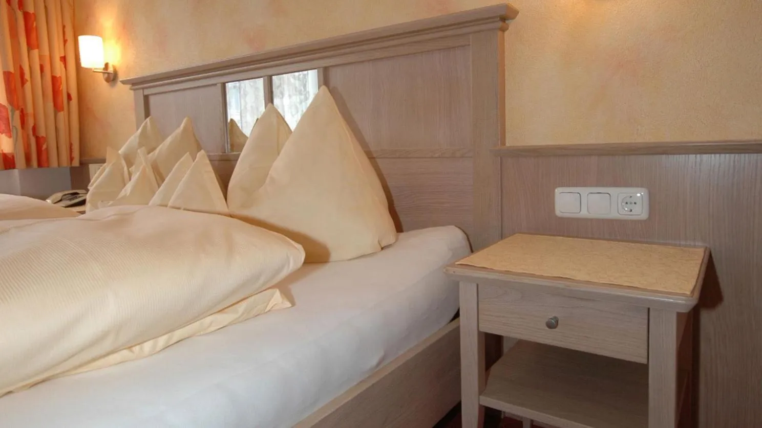 Bedroom, Bed in Appart & Hotel Garni Villa Knauer