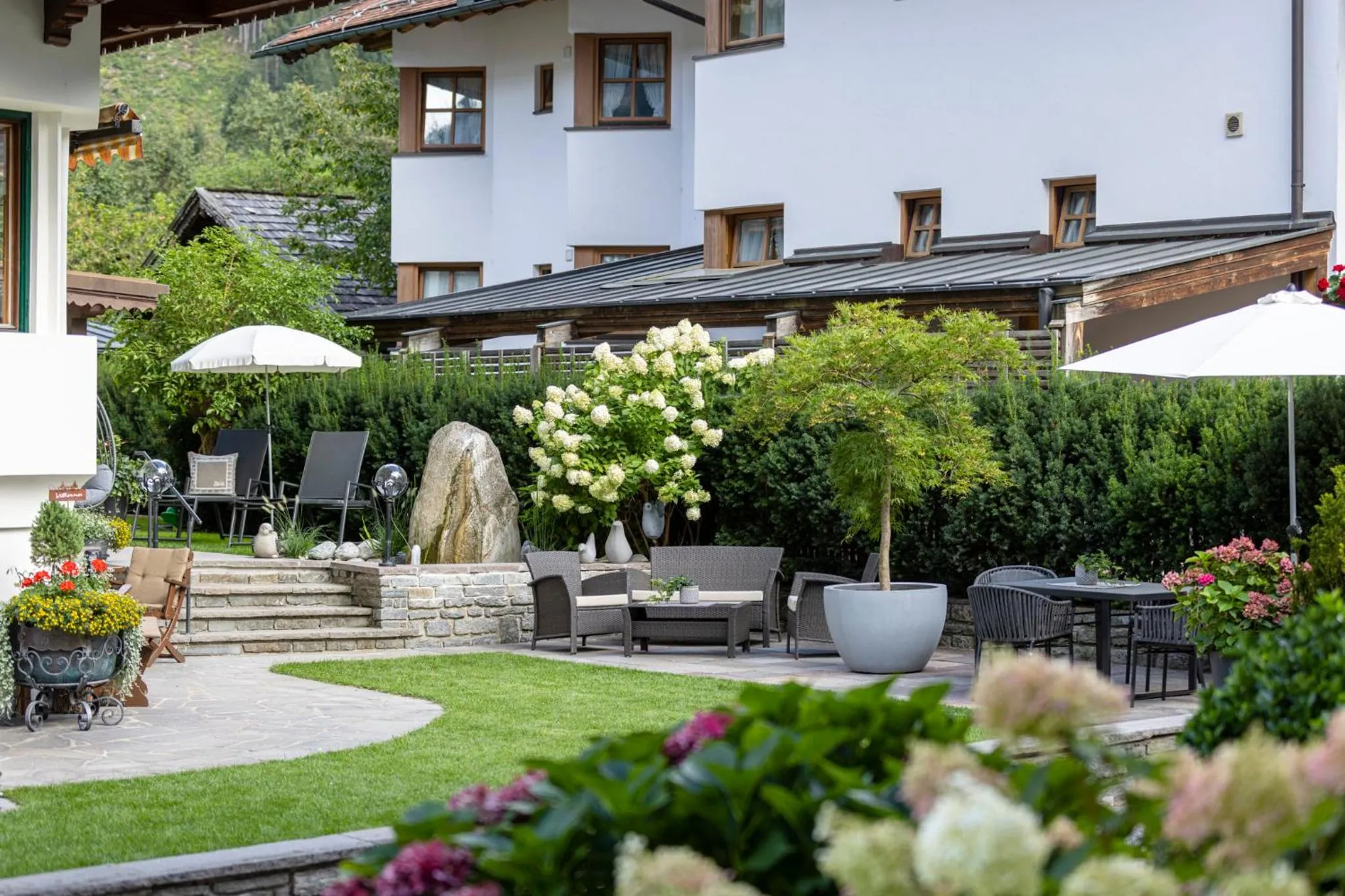 Garden in Appart & Hotel Garni Villa Knauer