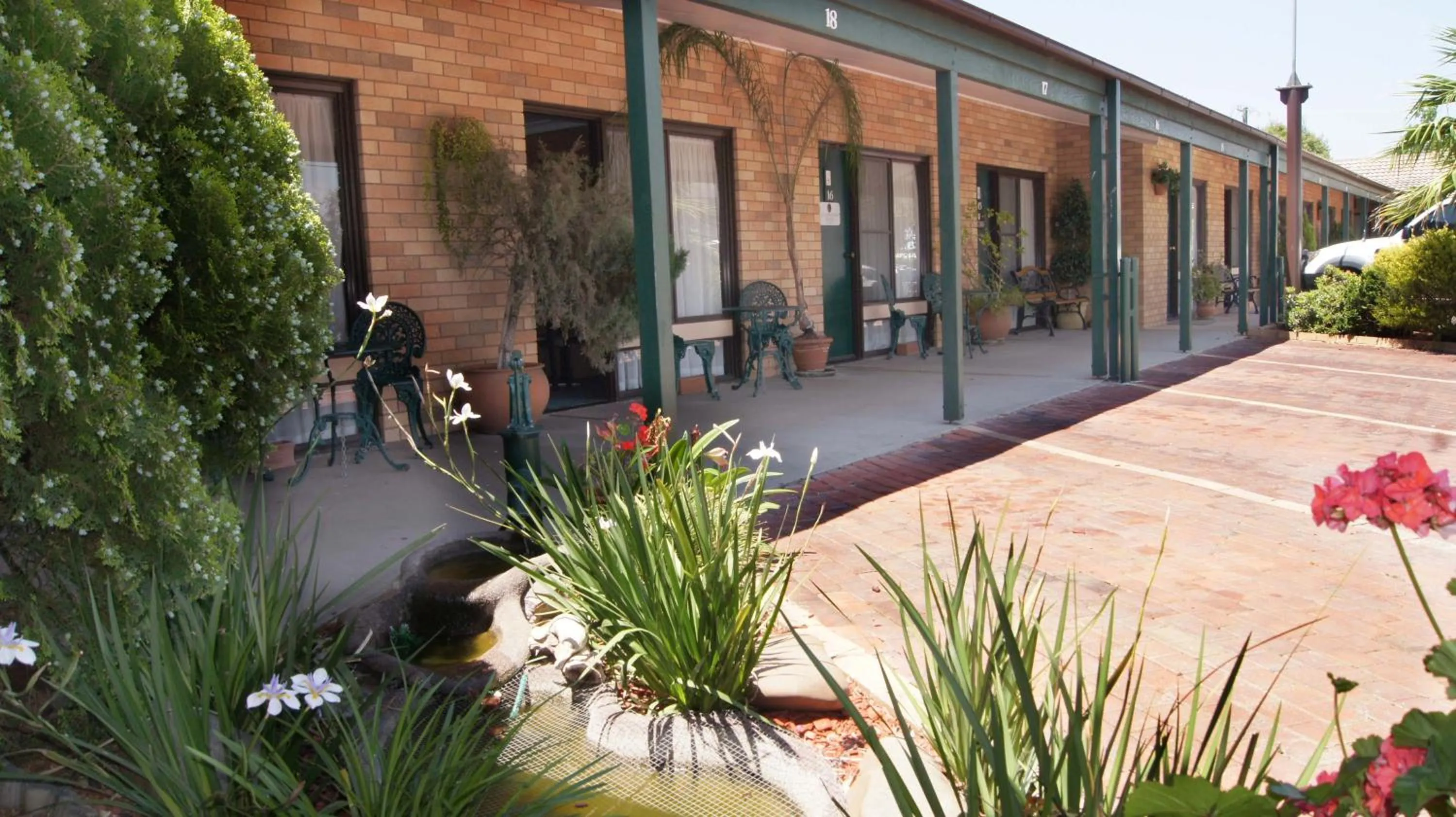 Facade/entrance in Ningana Motel