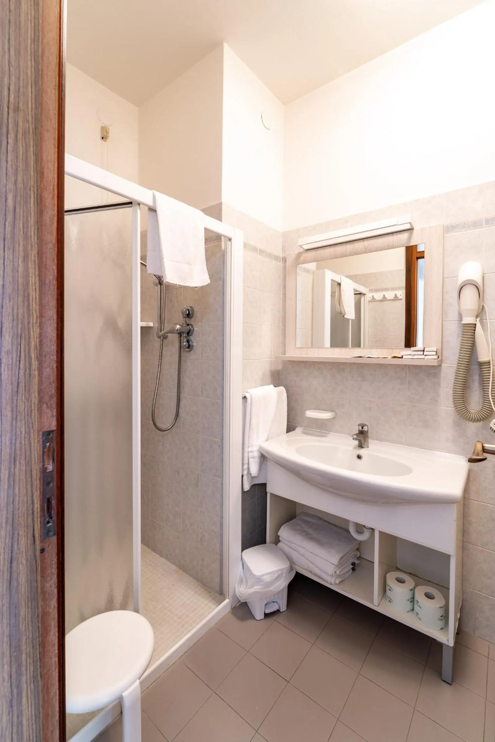 Shower in Hotel Souvenir