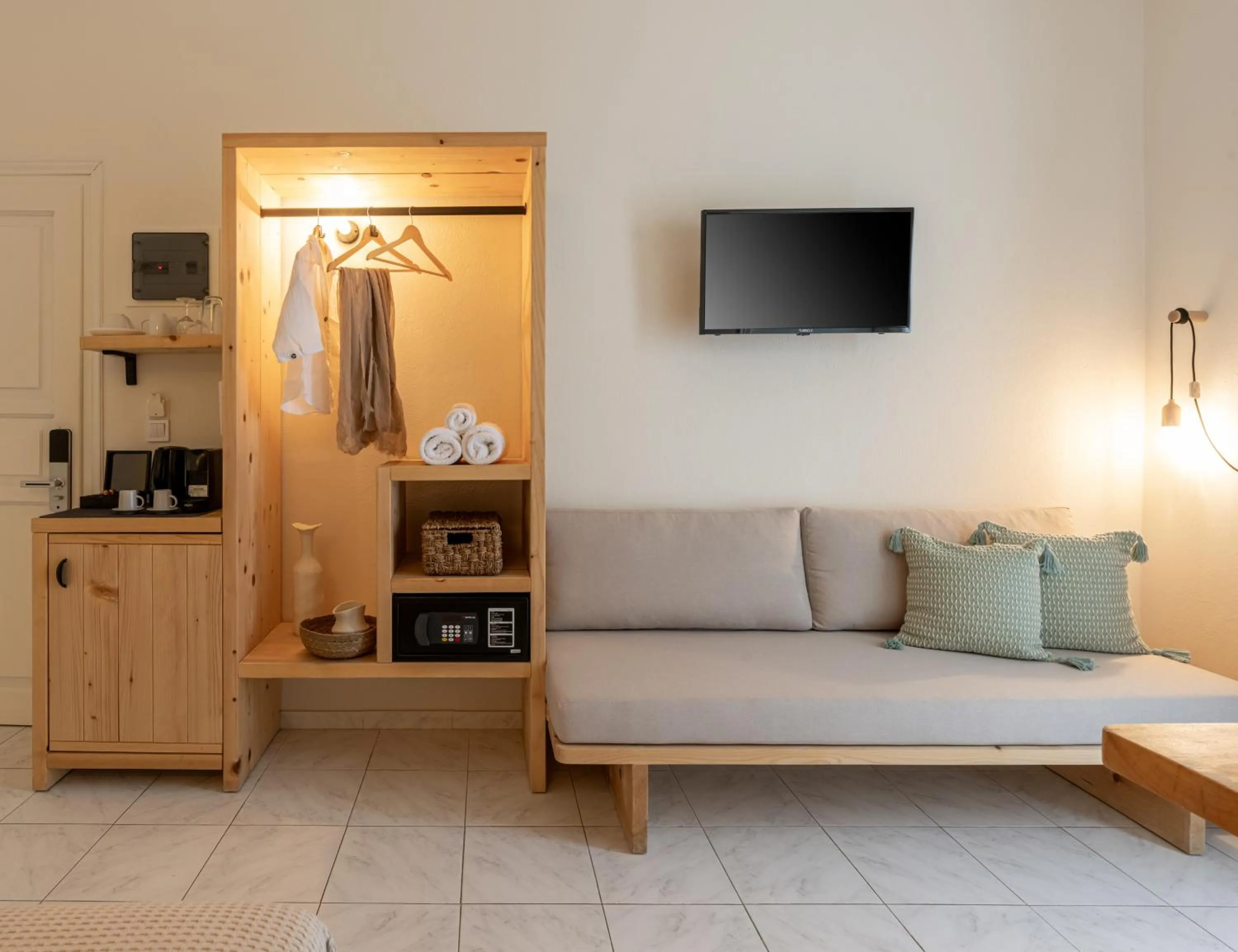 TV and multimedia in Capella Skiathos, Town