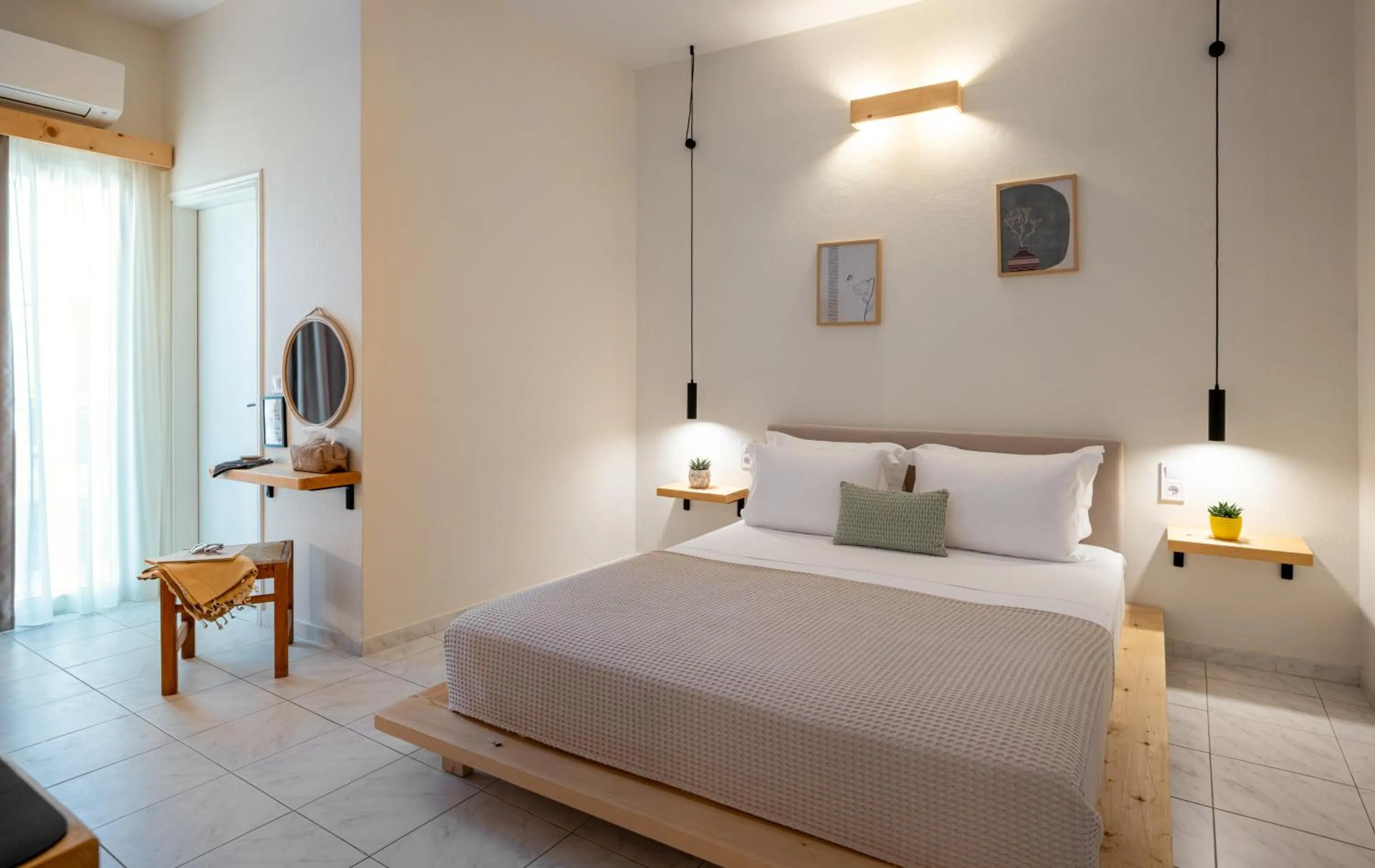 Bed in Capella Skiathos, Town