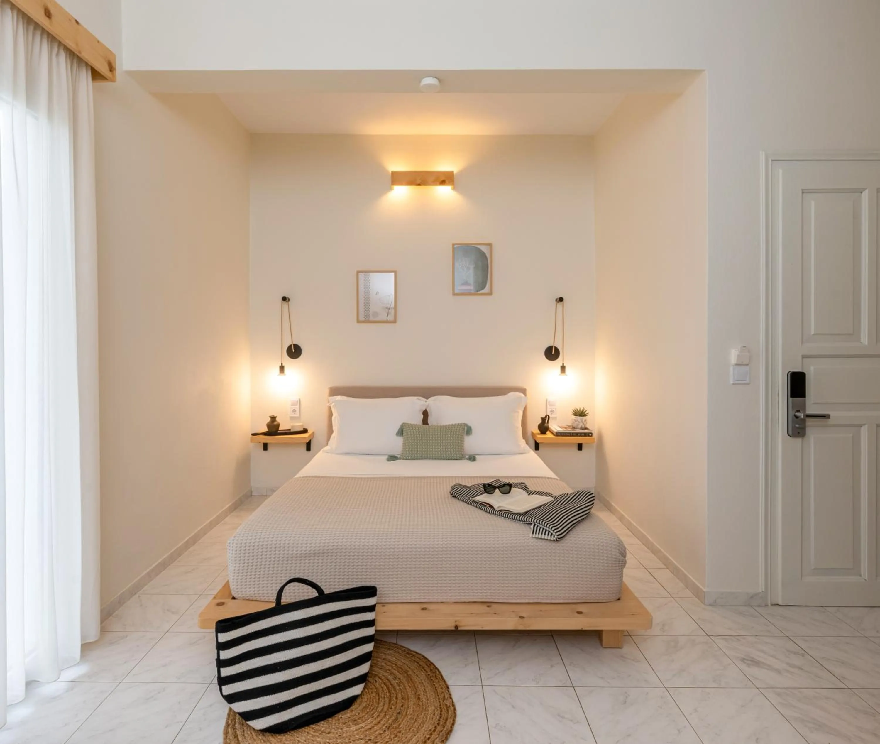 Bed in Capella Skiathos, Town