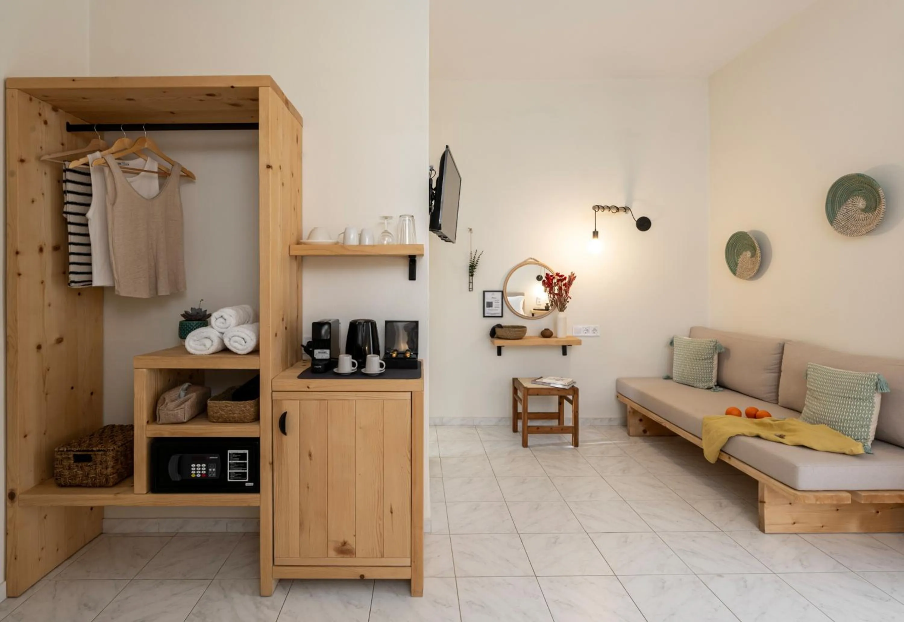 TV and multimedia in Capella Skiathos, Town