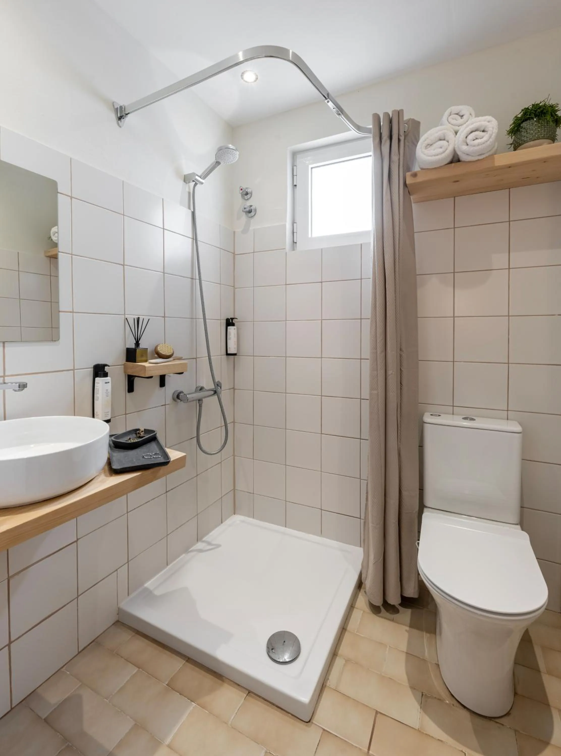 Shower in Capella Skiathos, Town