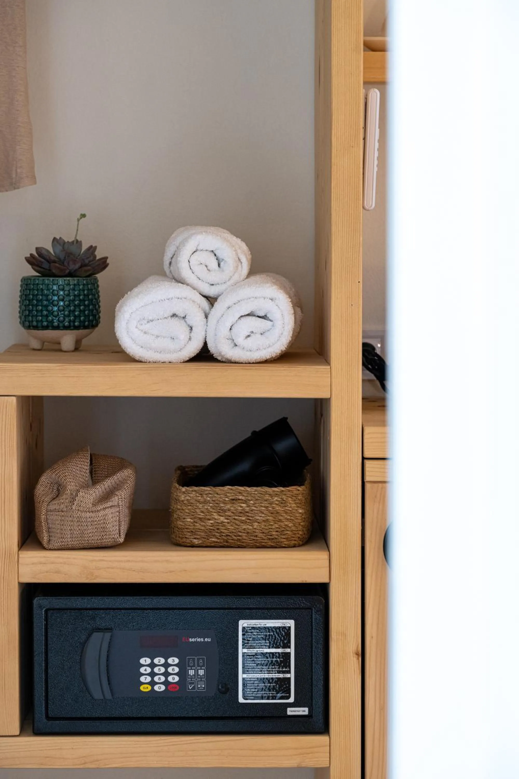 Photo of the whole room in Capella Skiathos, Town