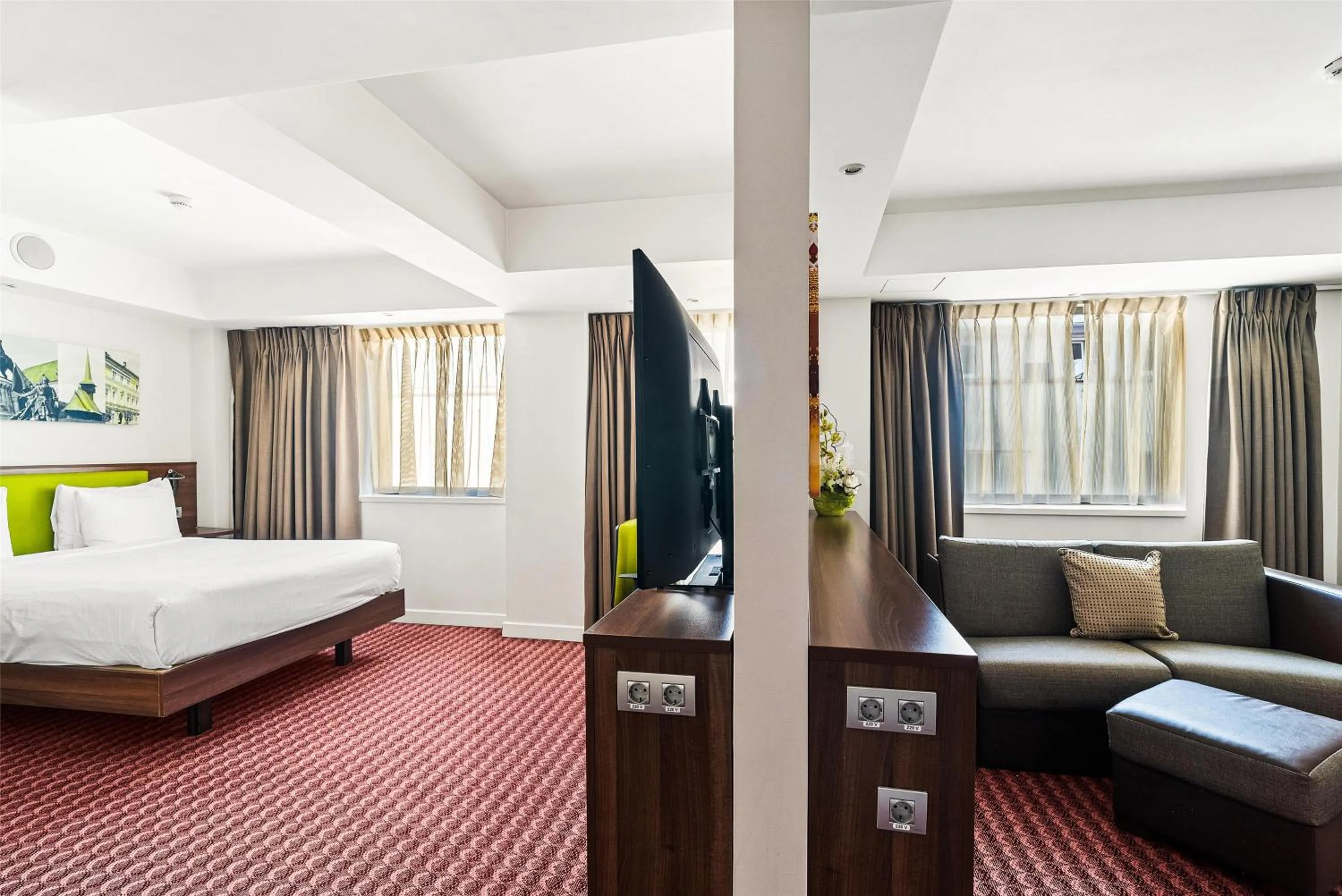 Living room, Bed in Hampton by Hilton Cluj-Napoca