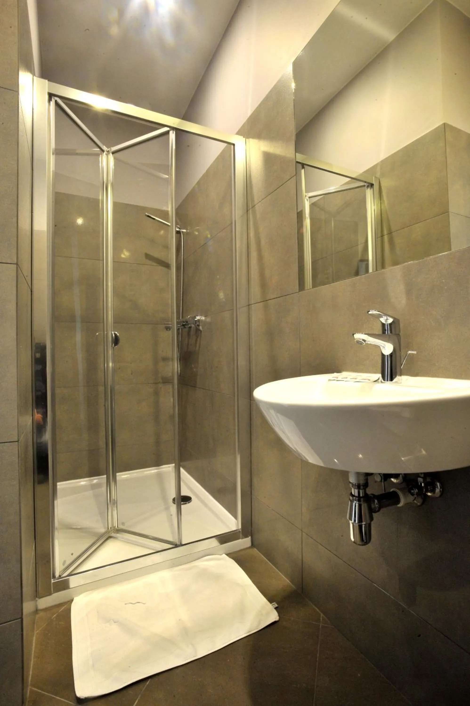 Shower in Hostel Promenada