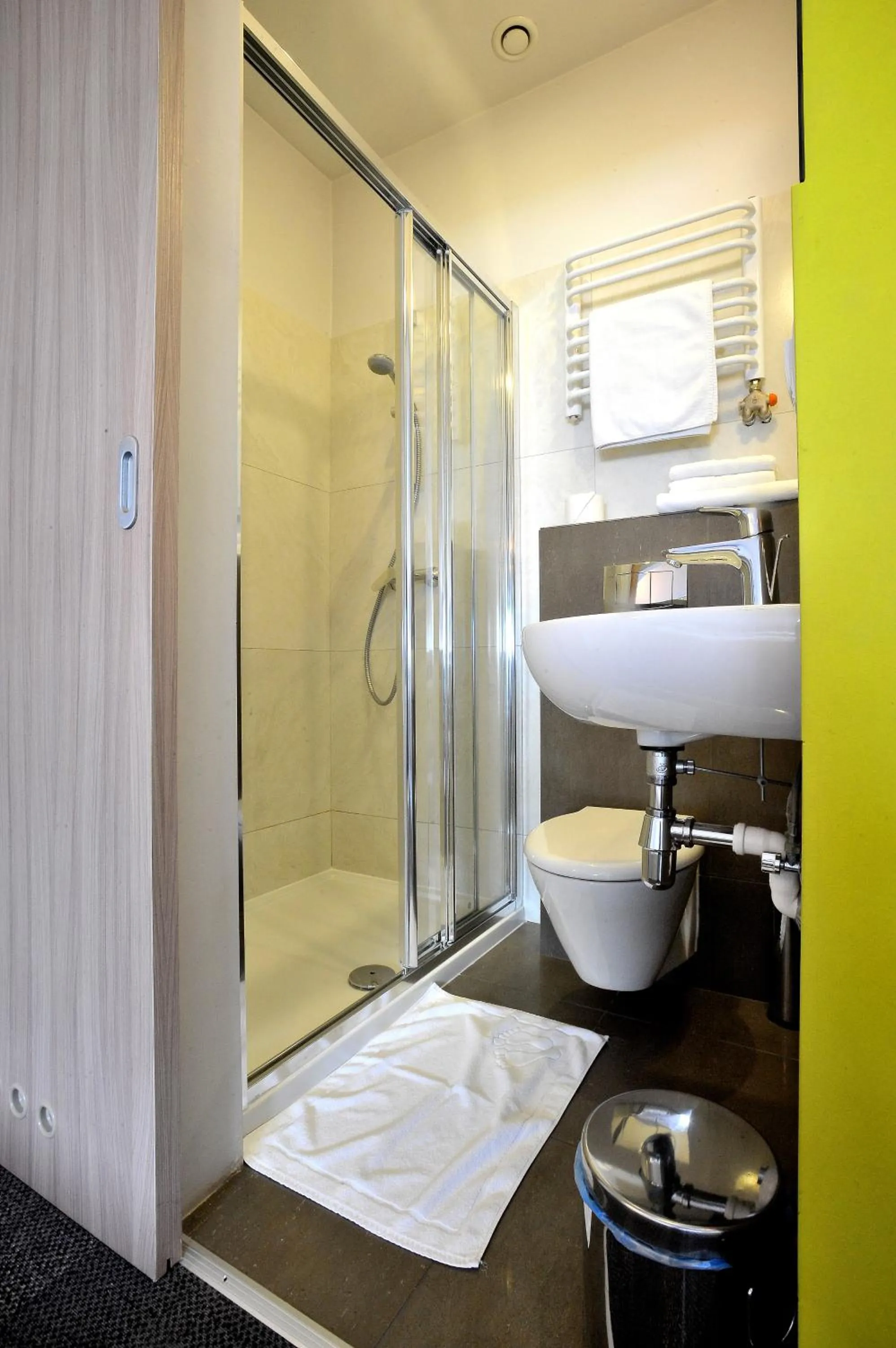 Shower, Bed in Hostel Promenada