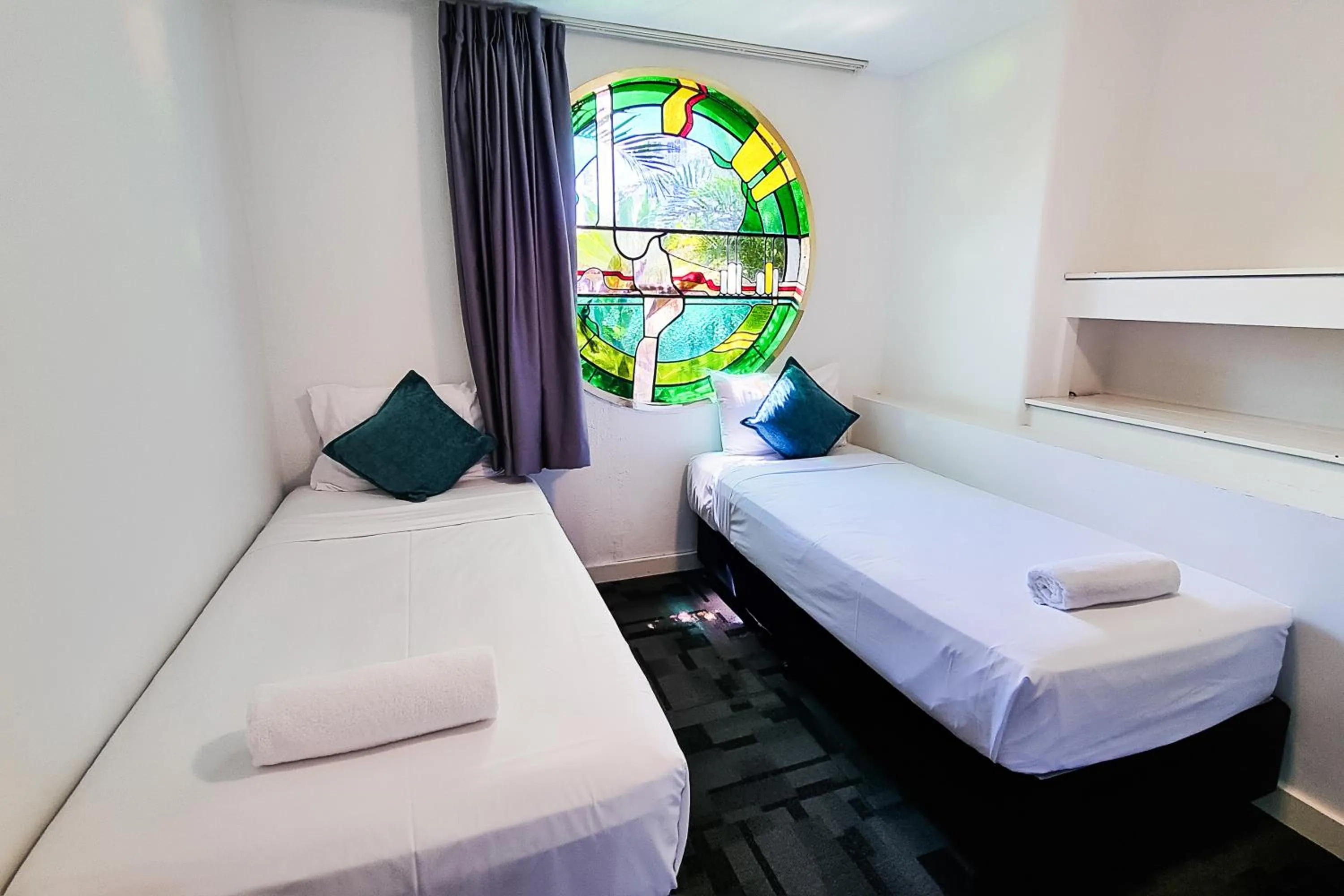 Bed in Tiki Hotel Apartments Surfers Paradise