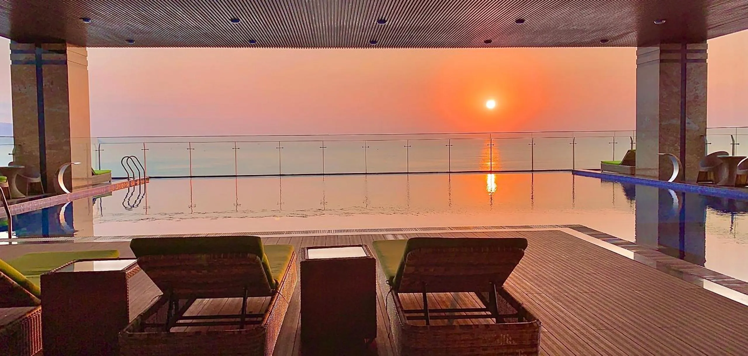 Swimming pool in Rosamia Da Nang Hotel