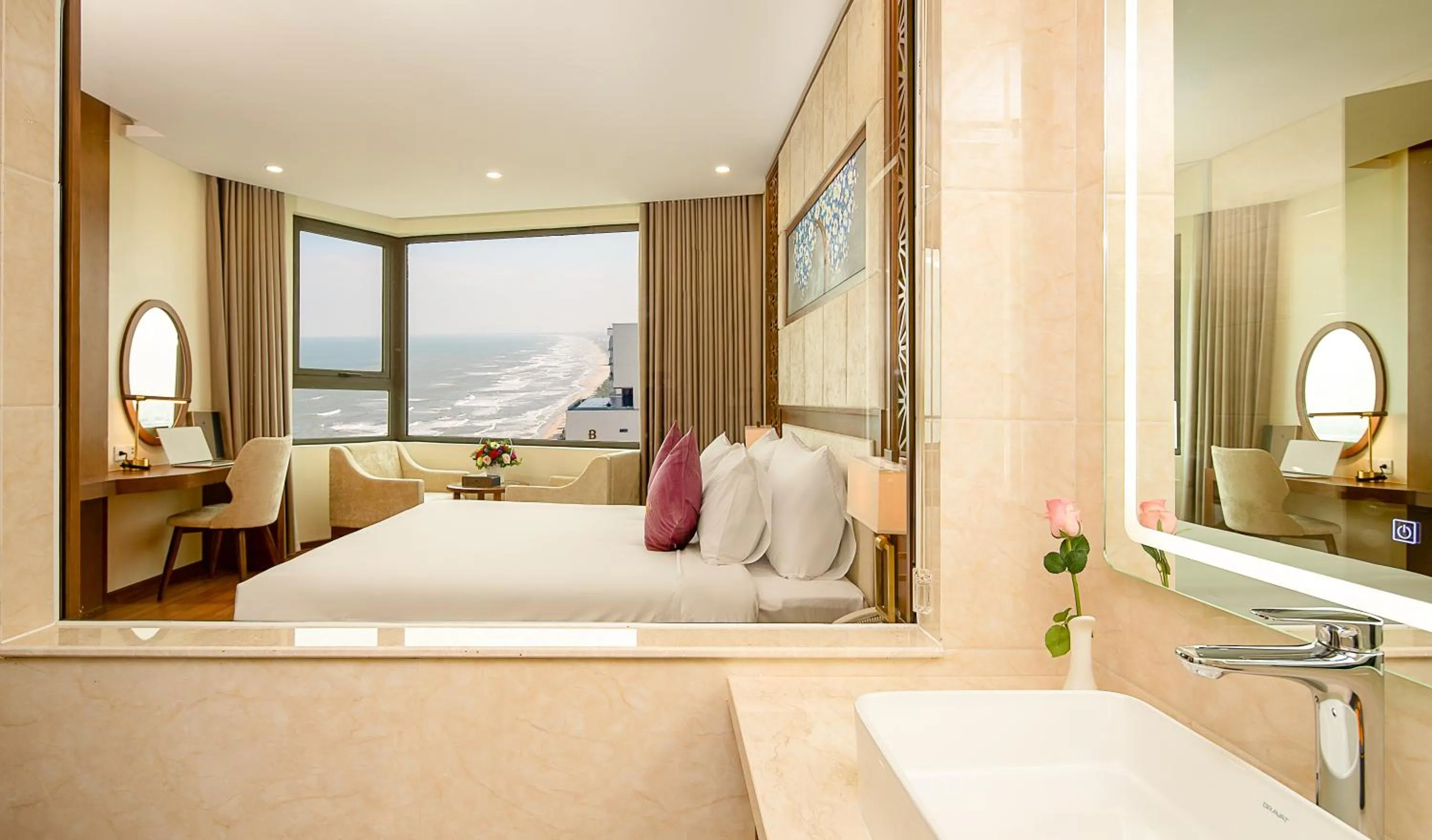 Bathroom, Bed in Rosamia Da Nang Hotel