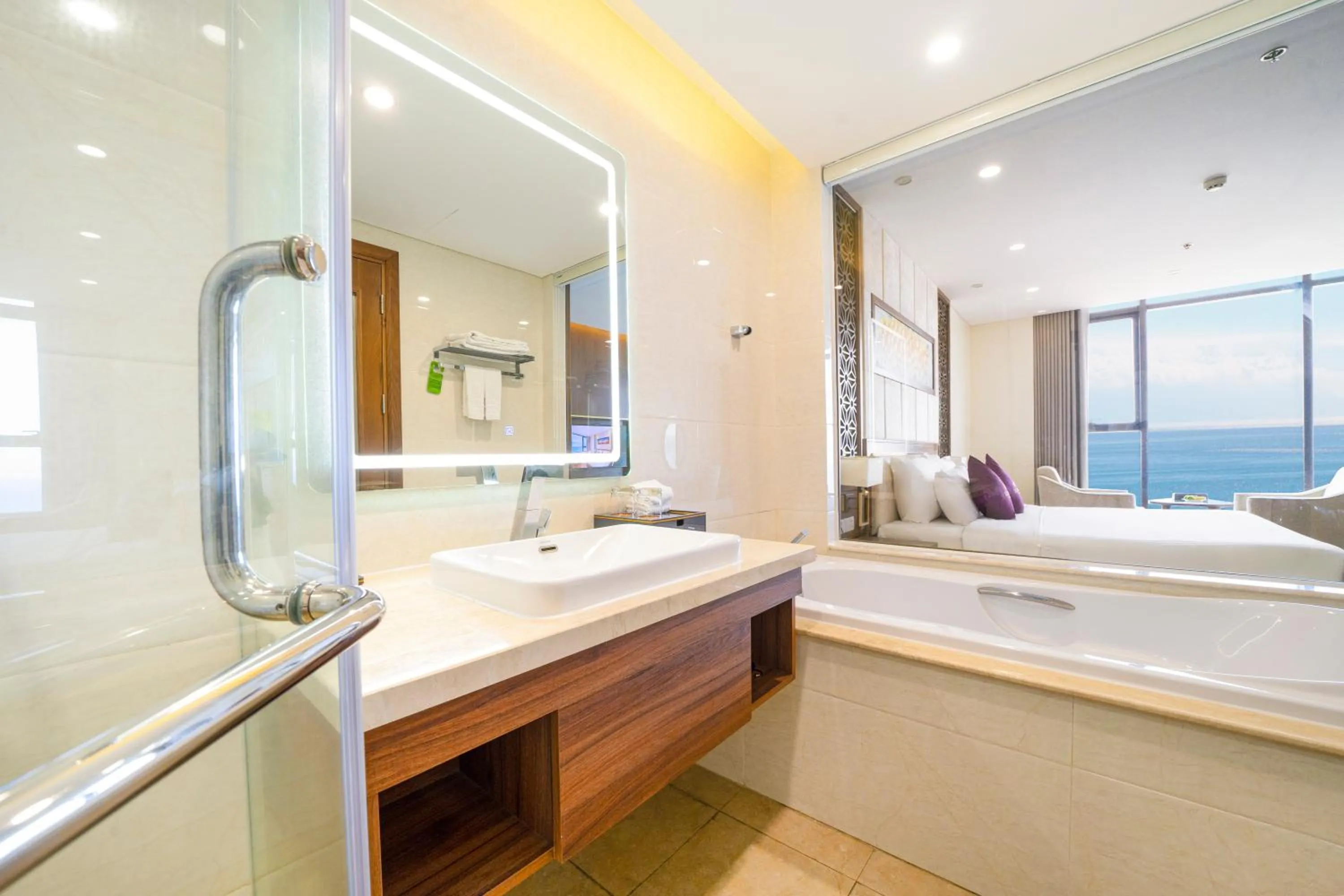 Bathroom, Bed in Rosamia Da Nang Hotel