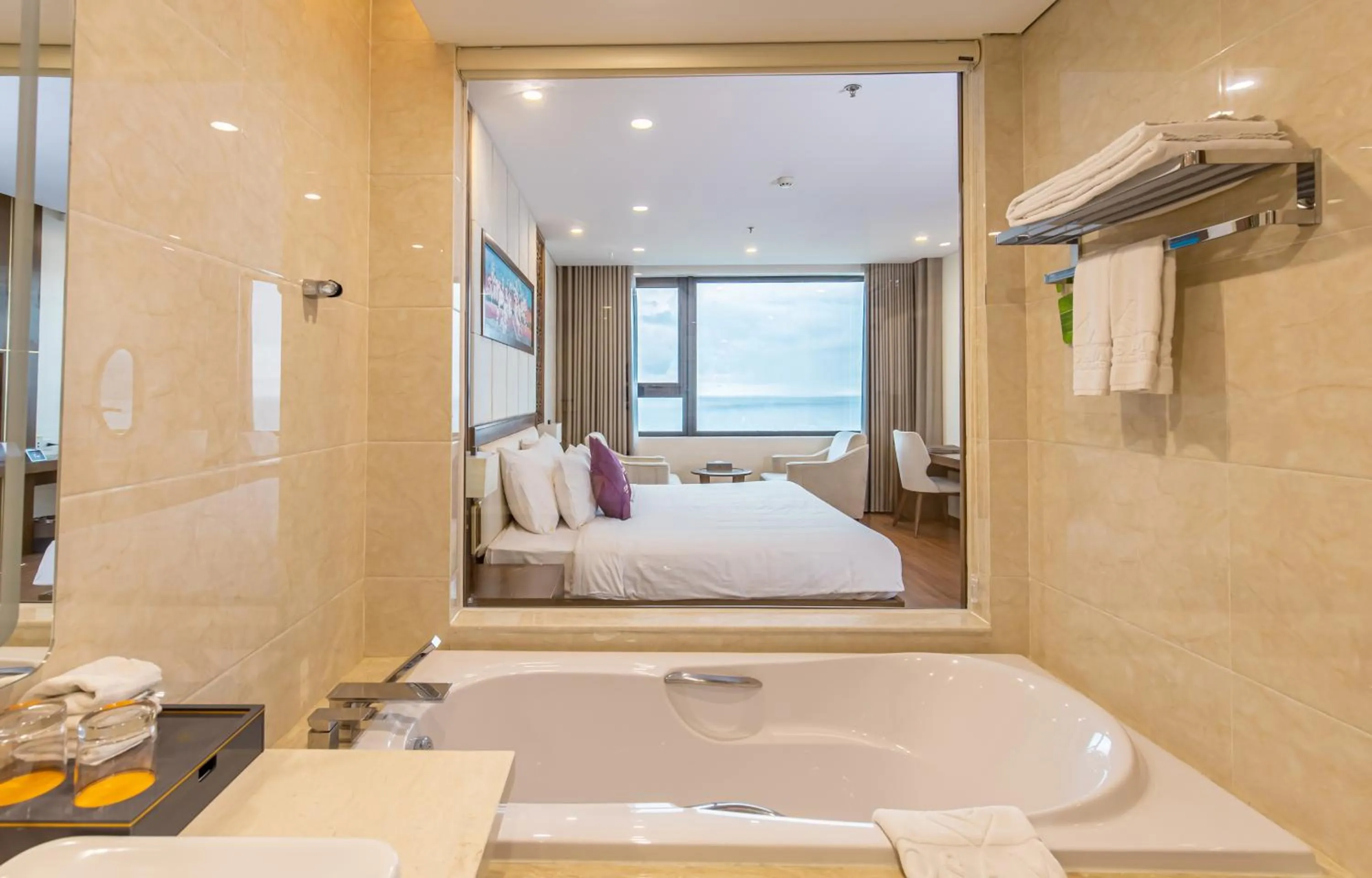 Bathroom, Bed in Rosamia Da Nang Hotel
