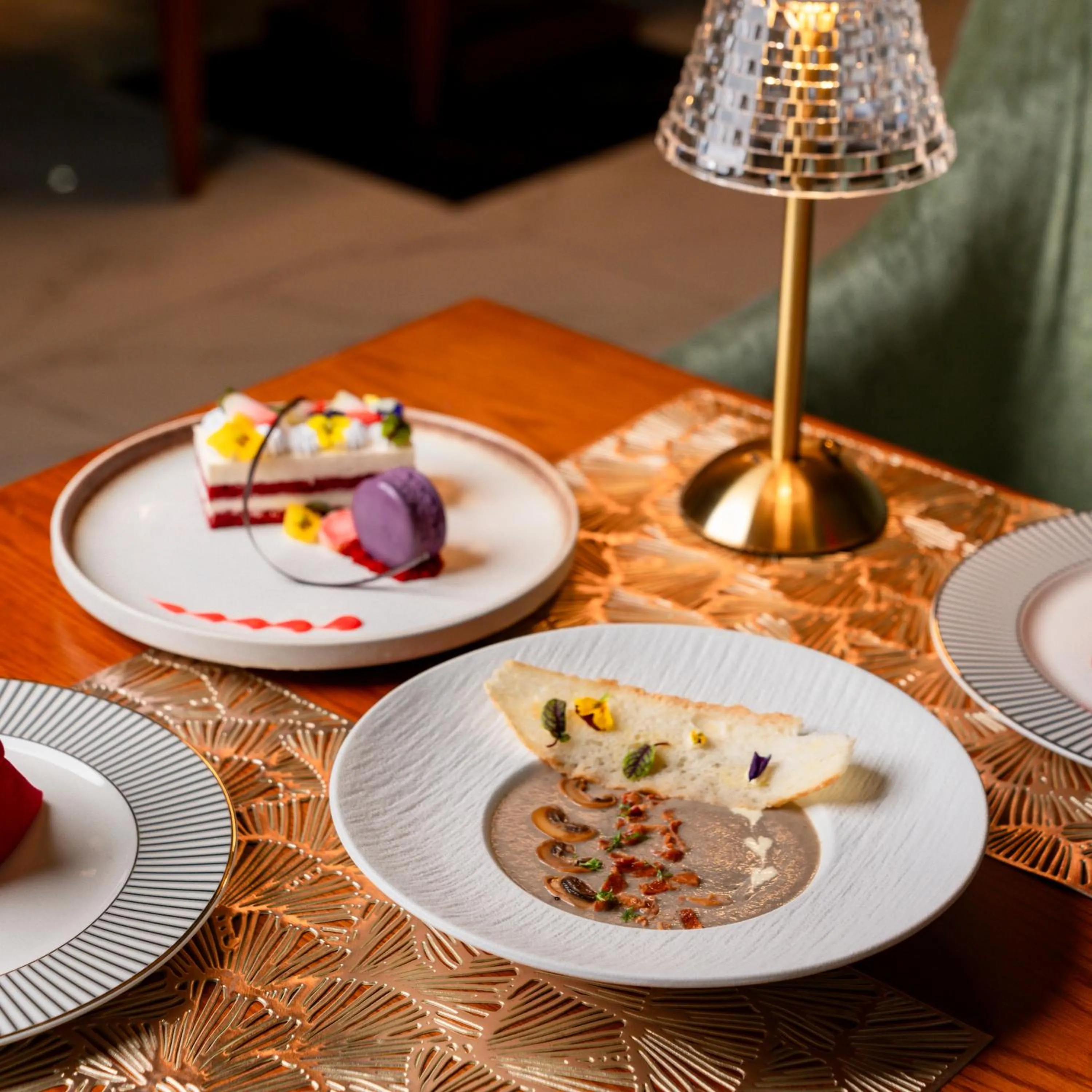 Restaurant/places to eat in Rosamia Da Nang Hotel