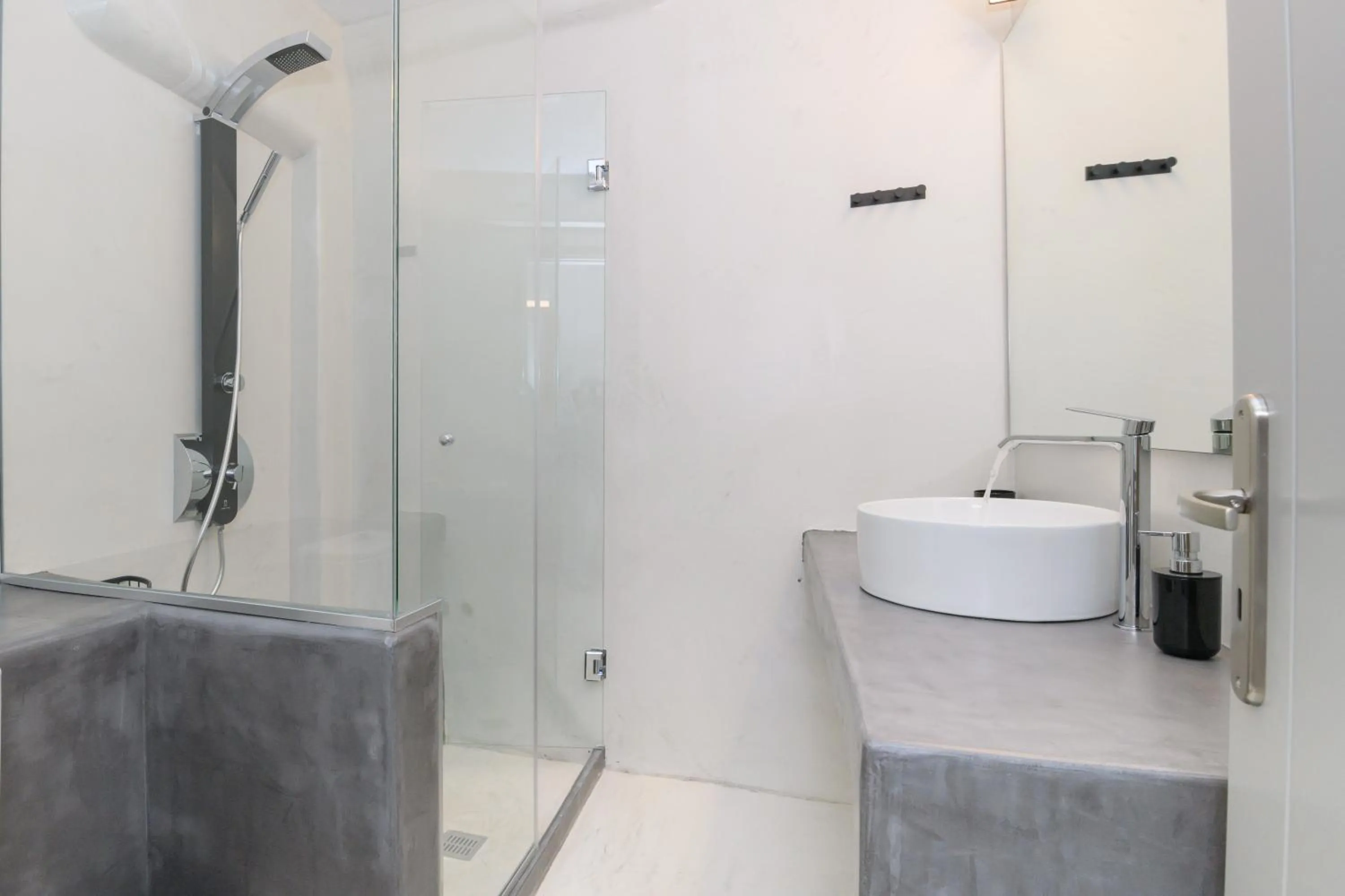 Bathroom in Sunset View Hotel