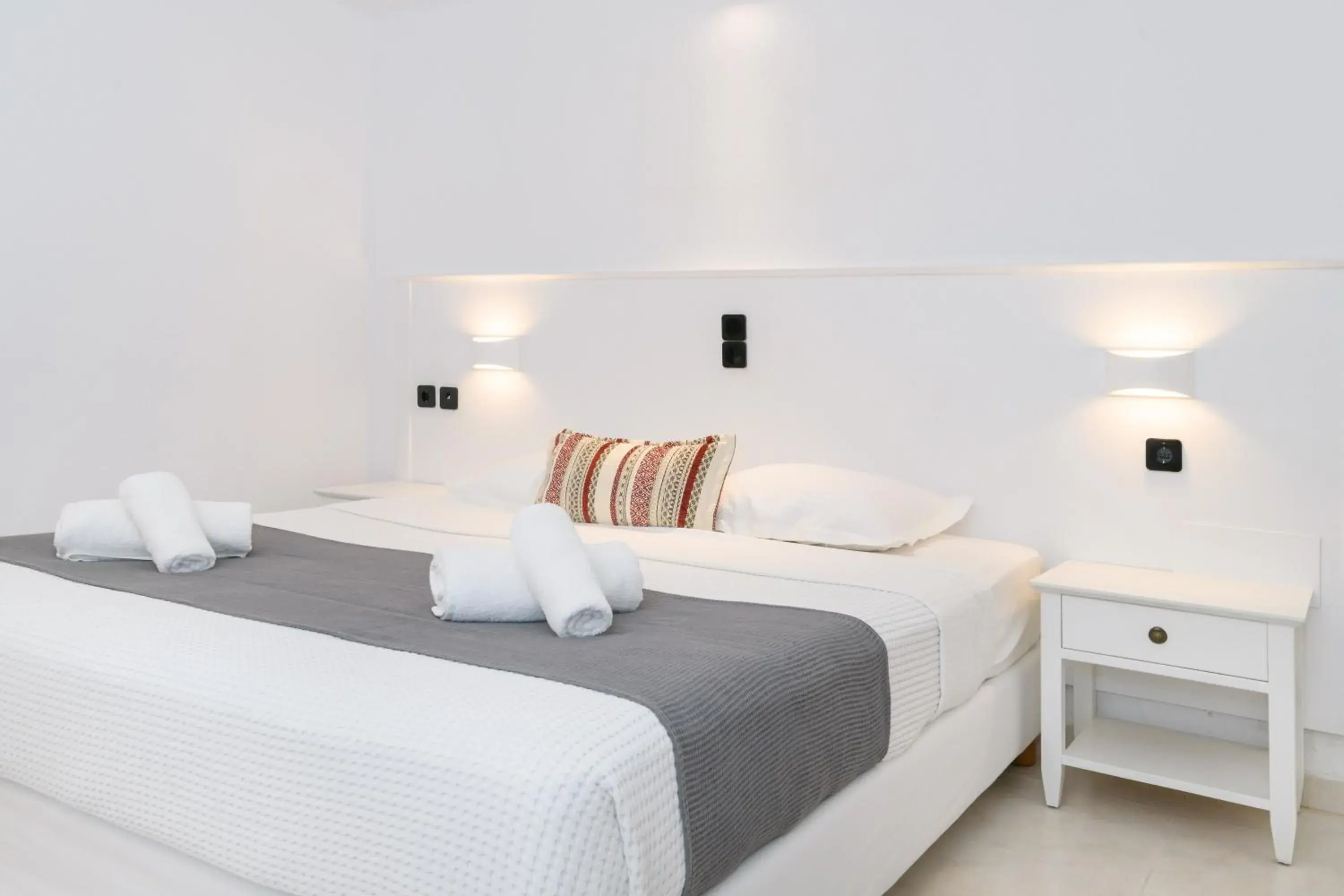 Deluxe Double Room in Sunset View Hotel Deluxe Double Room in Sunset View Hotel