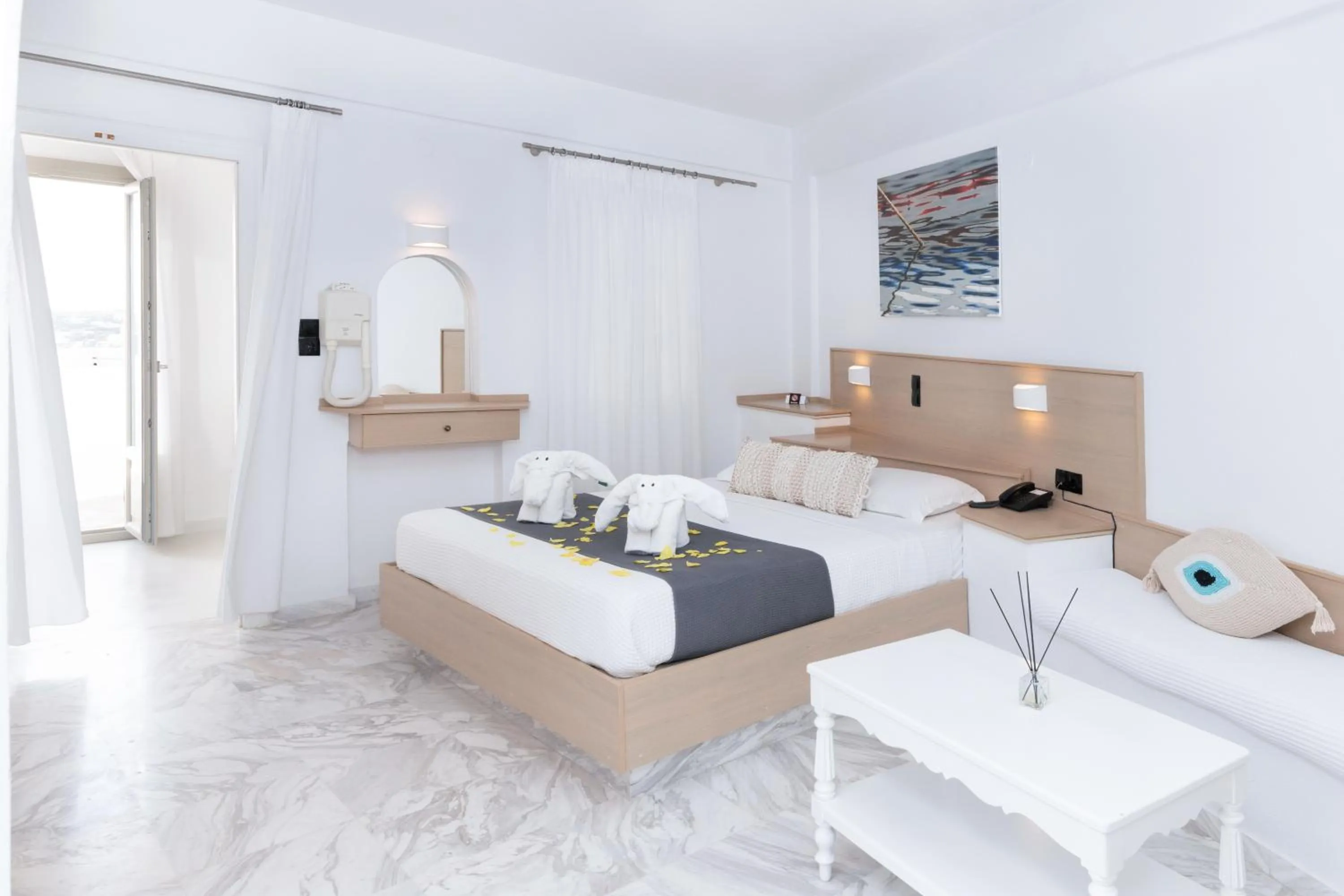 Bed in Sunset View Hotel