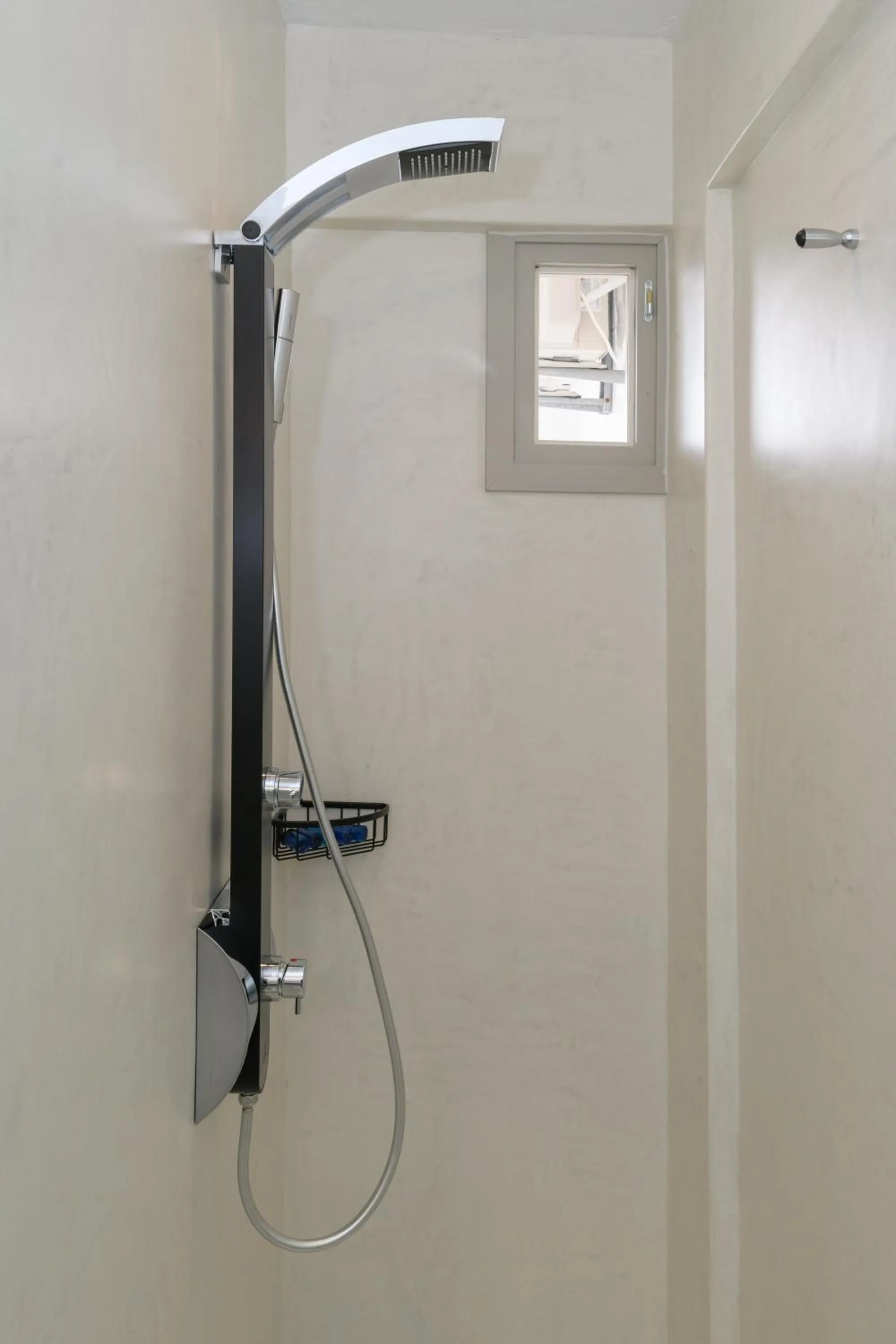 Shower in Sunset View Hotel