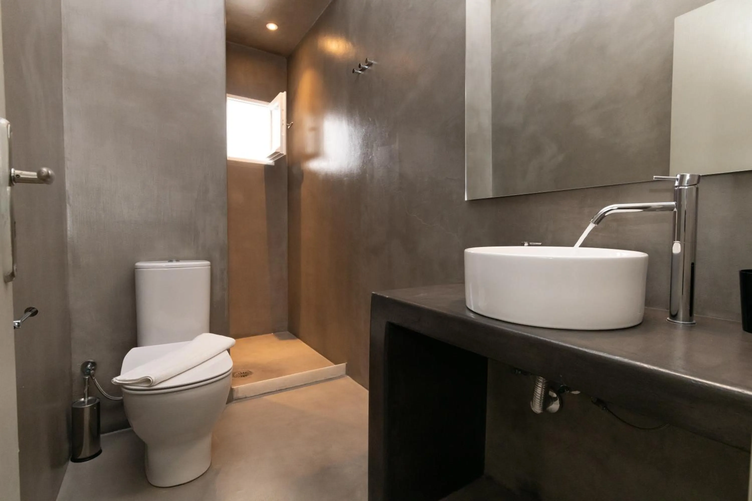 Bathroom in Sunset View Hotel