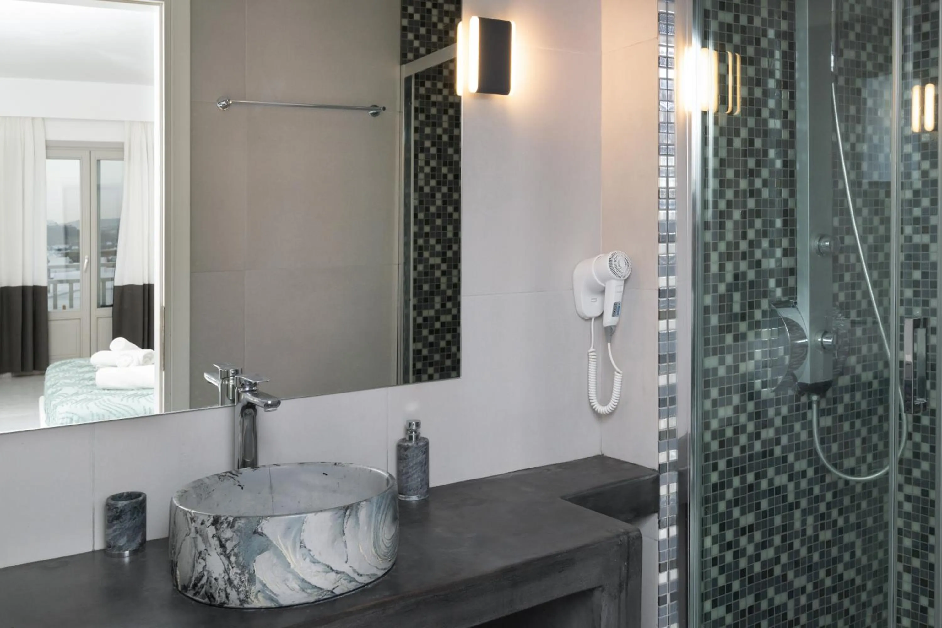 Shower in Sunset View Hotel