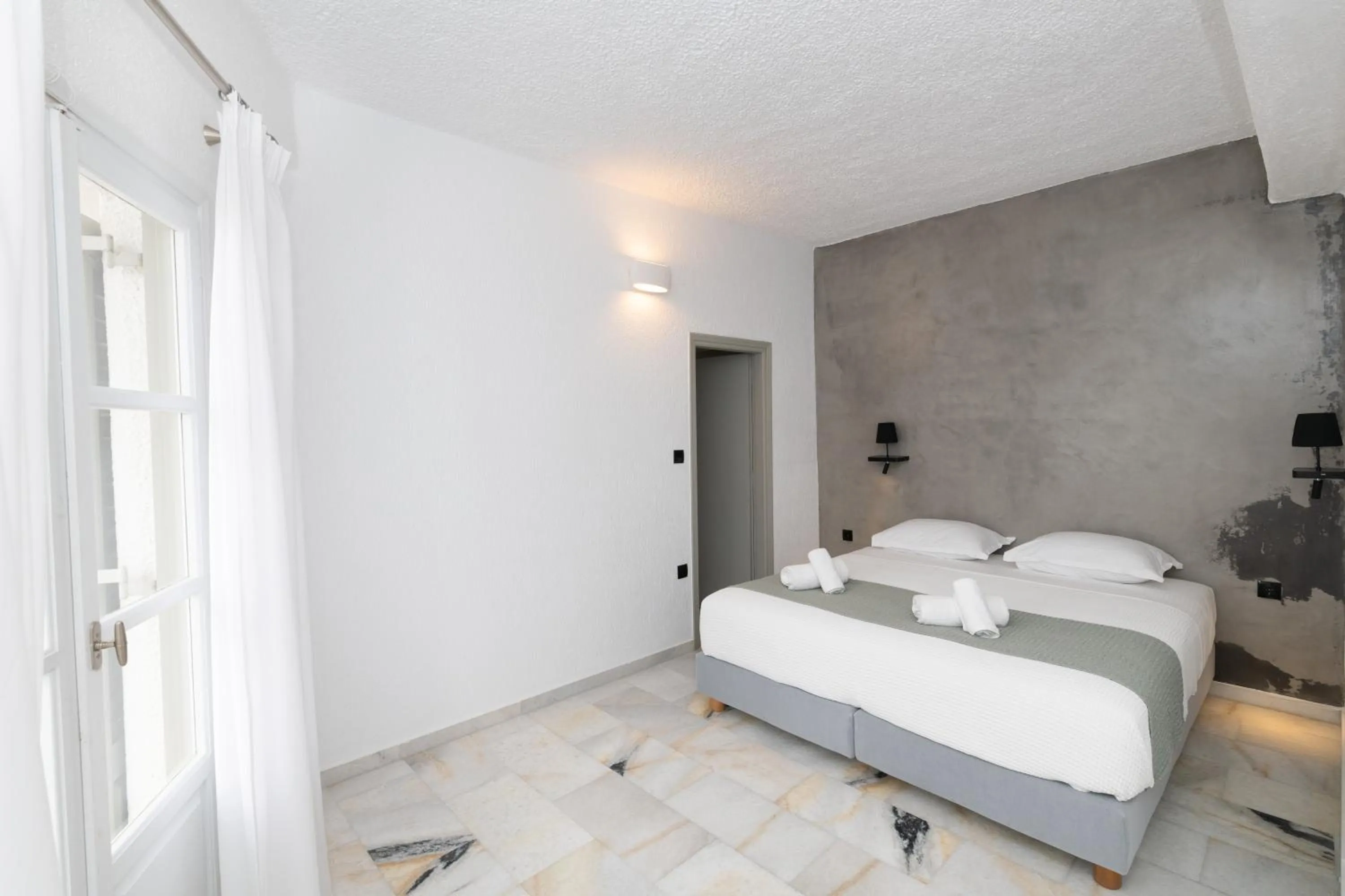 Bedroom in Sunset View Hotel