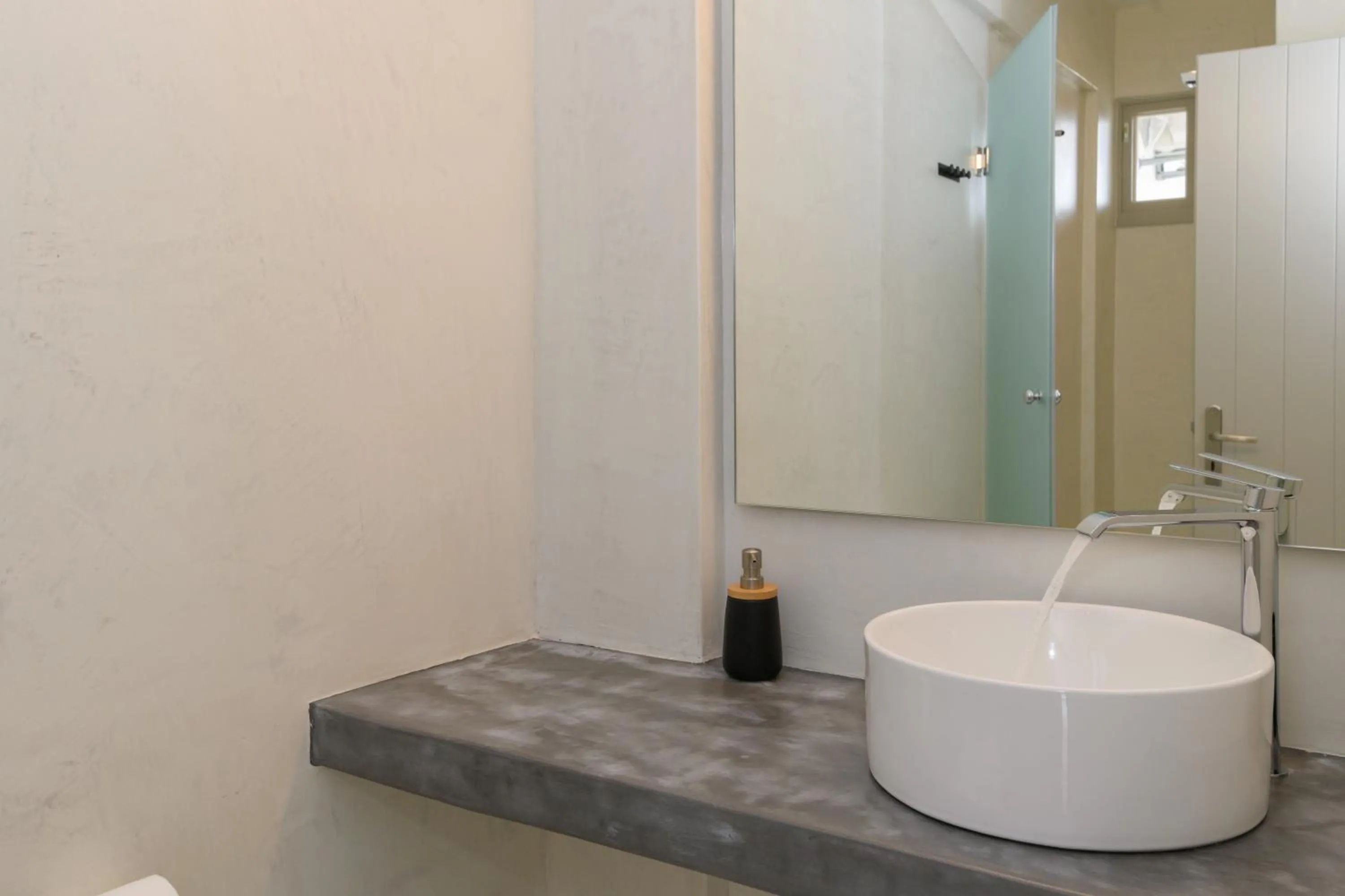 Bathroom in Sunset View Hotel