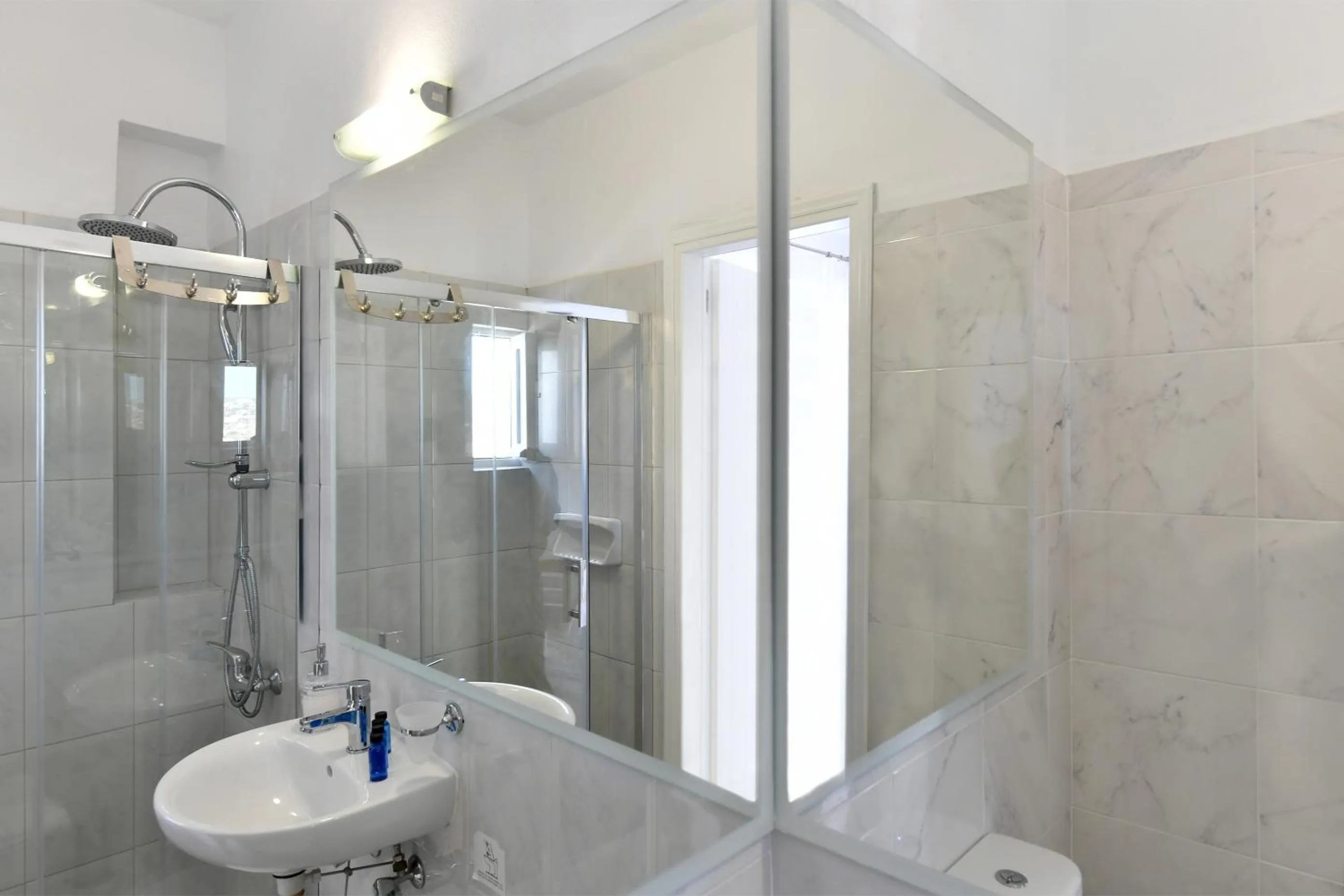 Bathroom in Sunset View Hotel