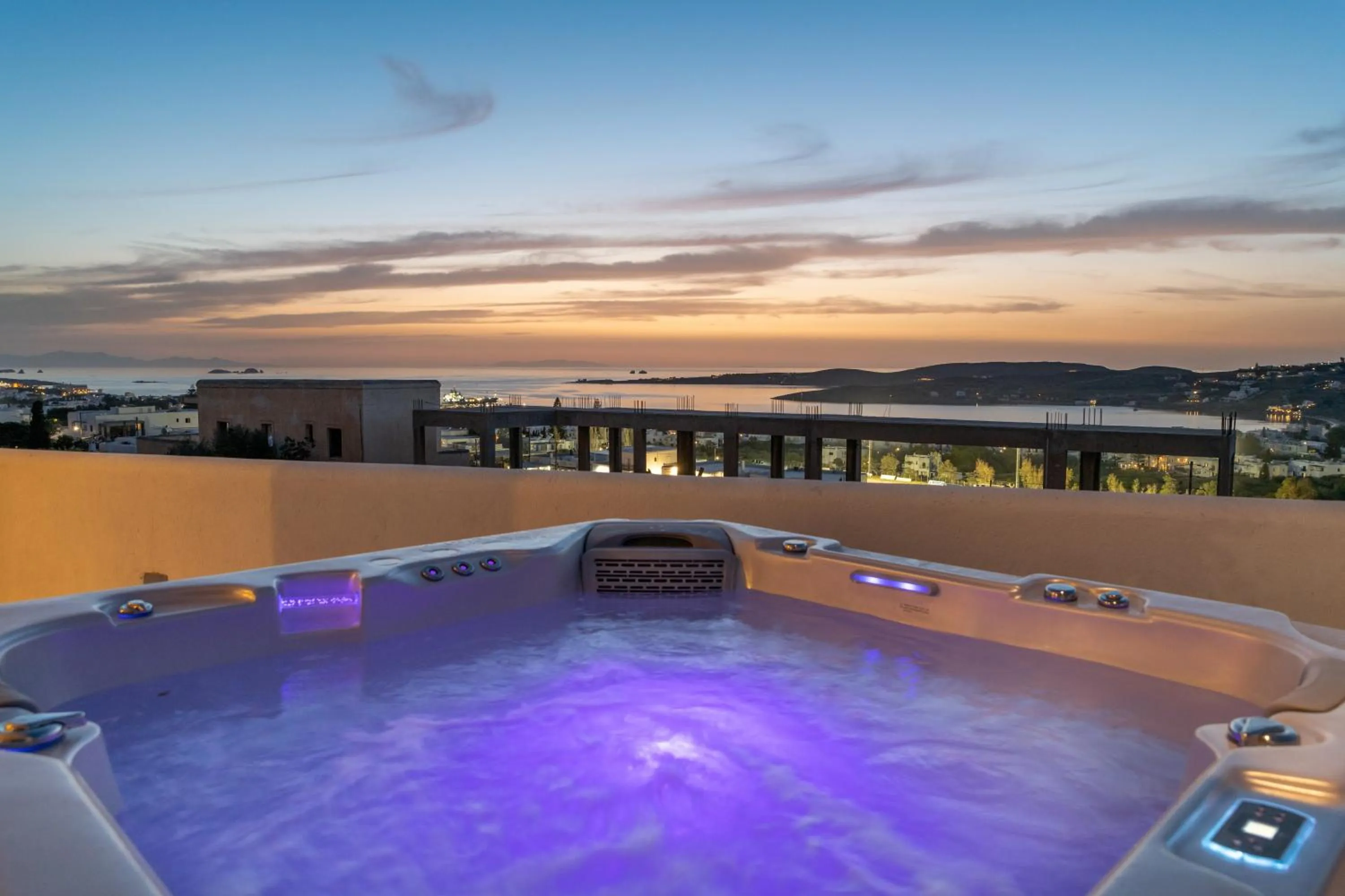 Hot Tub in Sunset View Hotel