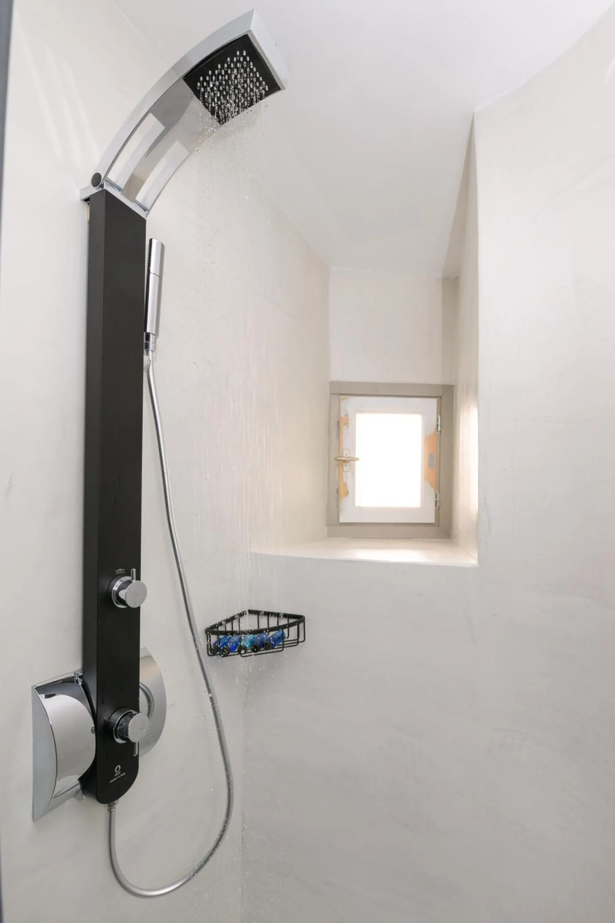 Shower in Sunset View Hotel