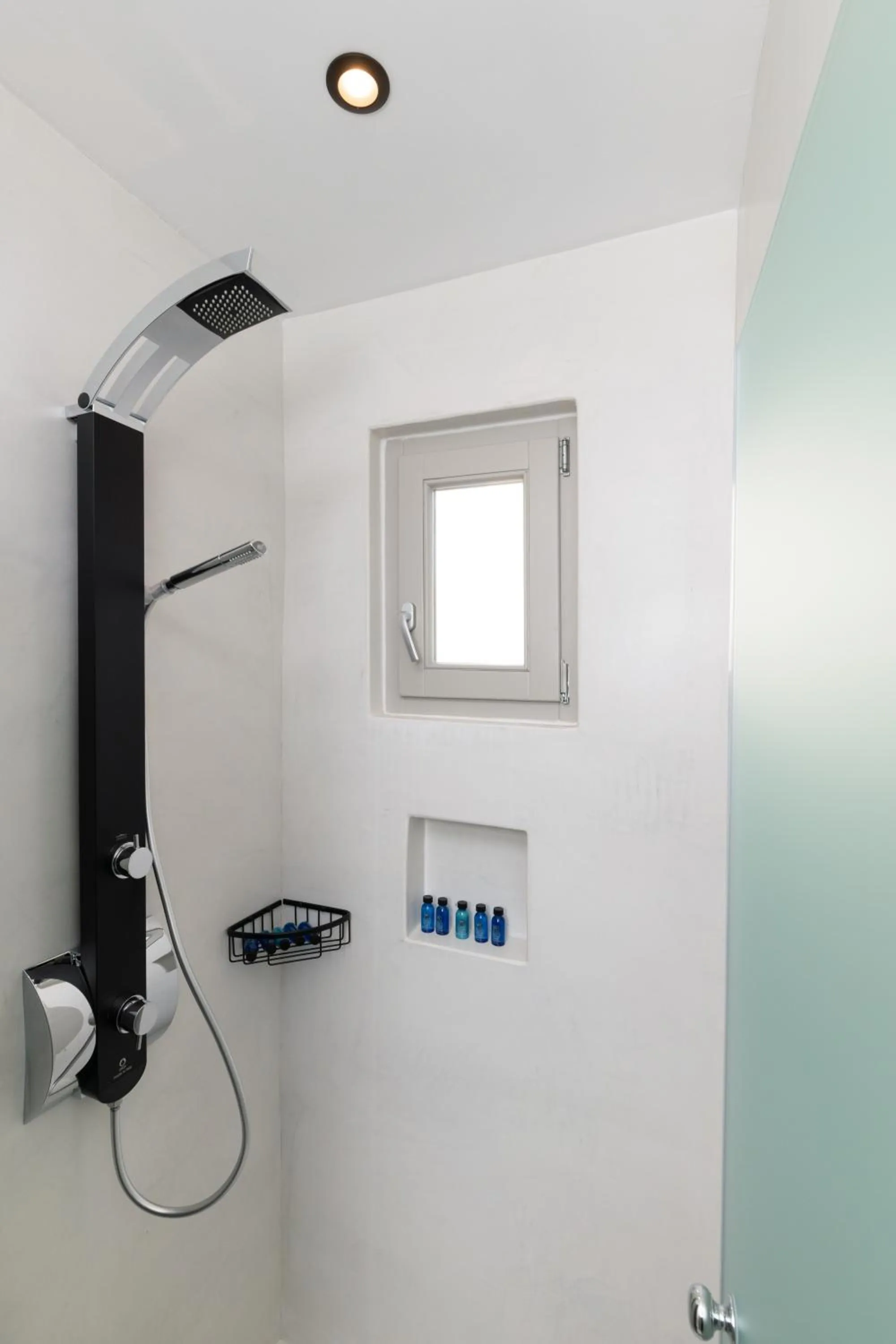 Shower in Sunset View Hotel