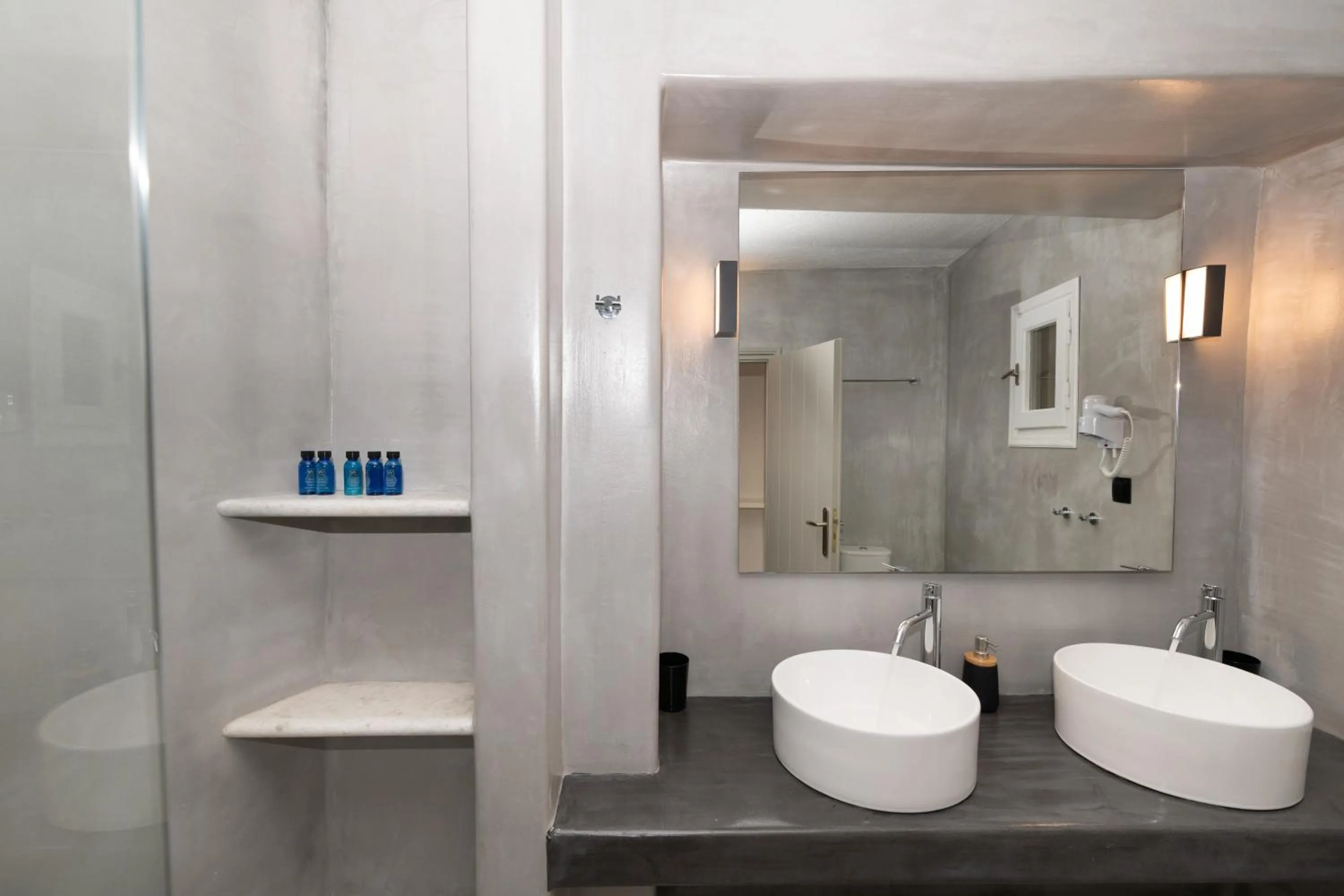 Bathroom in Sunset View Hotel