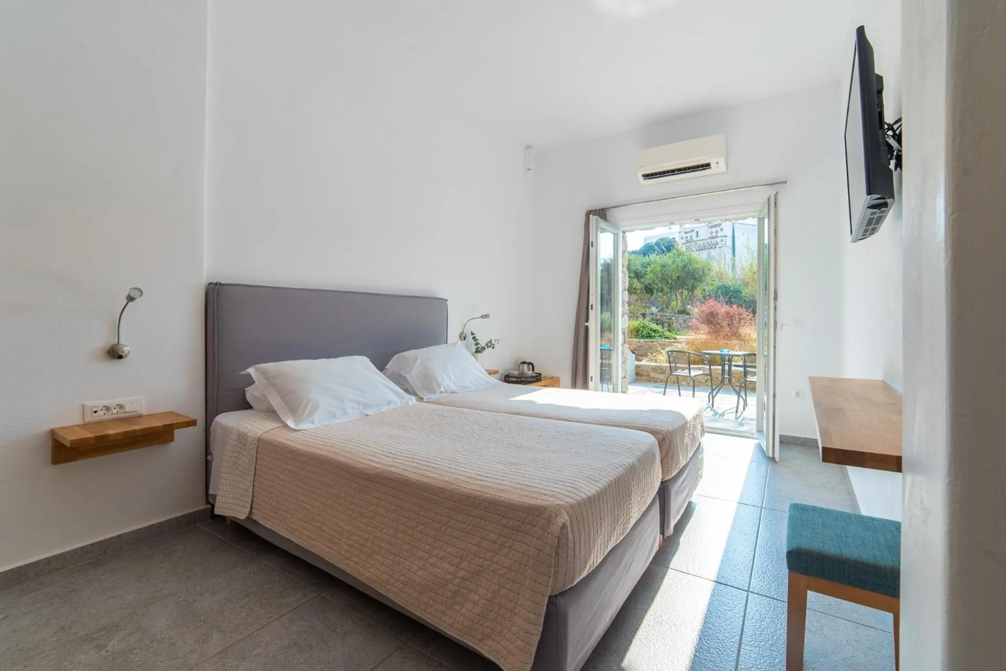 Bedroom, Bed in Vienoula's Garden Hotel