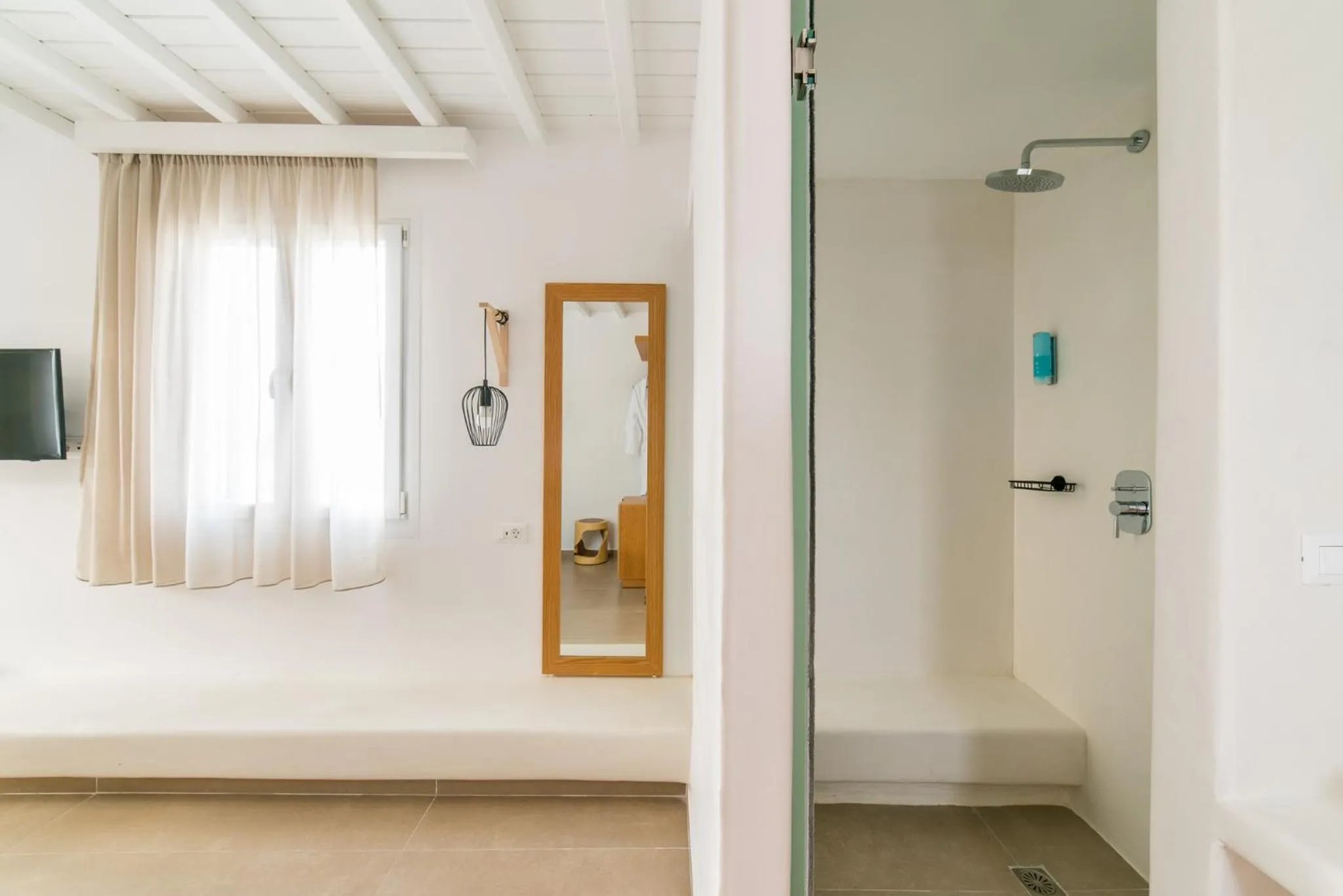 Shower, Bed in Vienoula's Garden Hotel