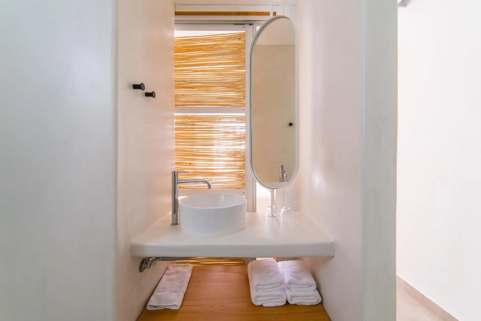 Toilet, Bed in Vienoula's Garden Hotel