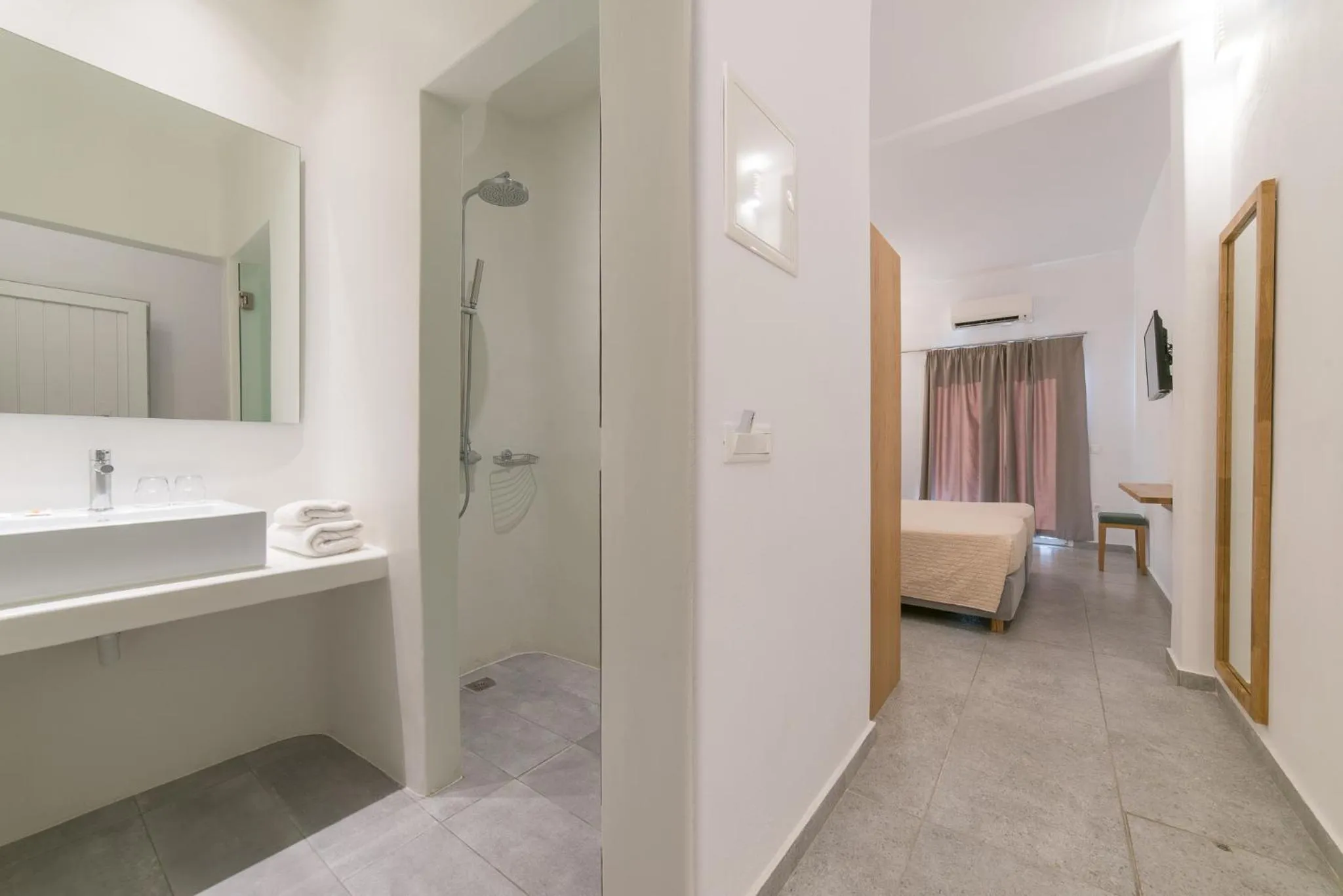 Bathroom in Vienoula's Garden Hotel