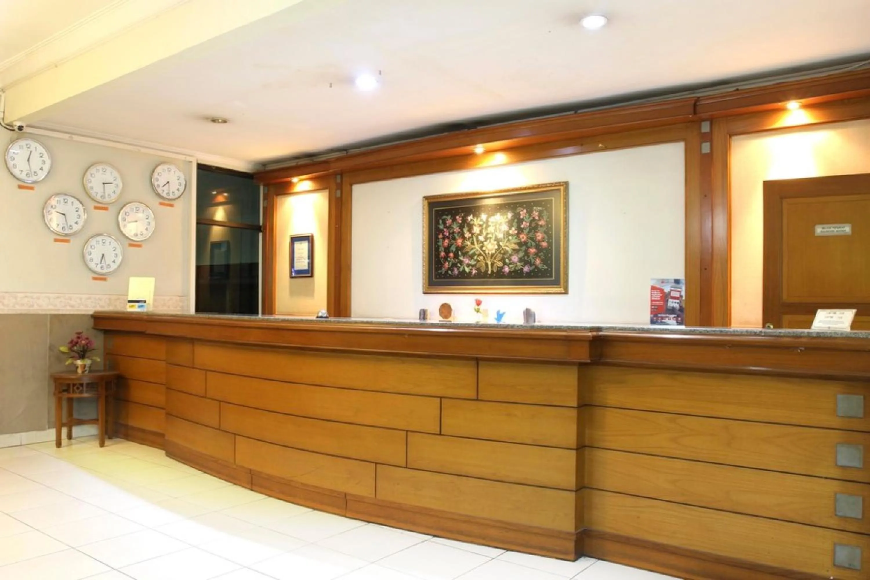 Lobby or reception in RedDoorz @ Surapati