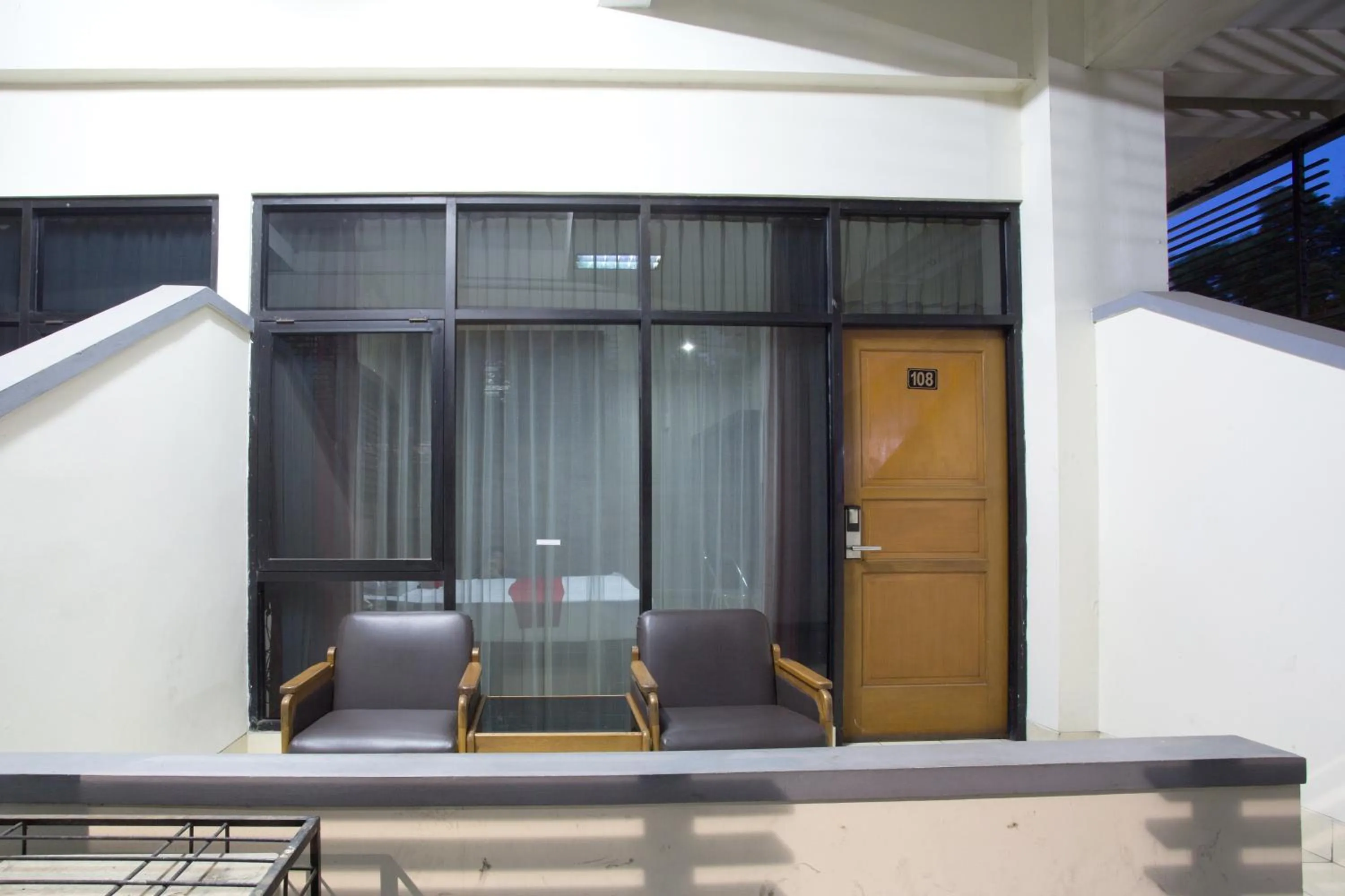 Property building in RedDoorz @ Surapati