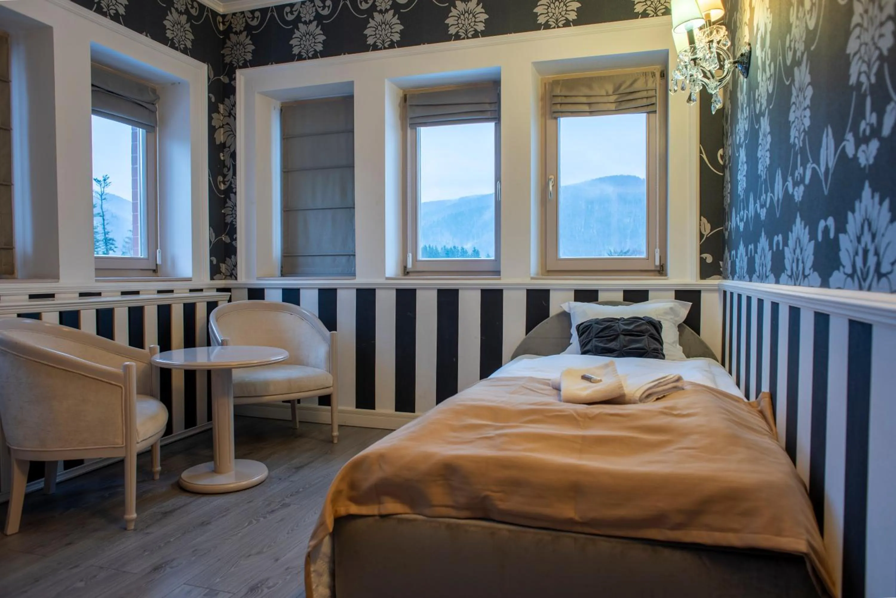 Mountain view, Bed in Vilele Lucia