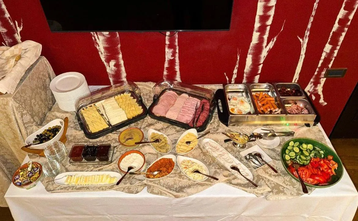 Buffet breakfast in Vilele Lucia