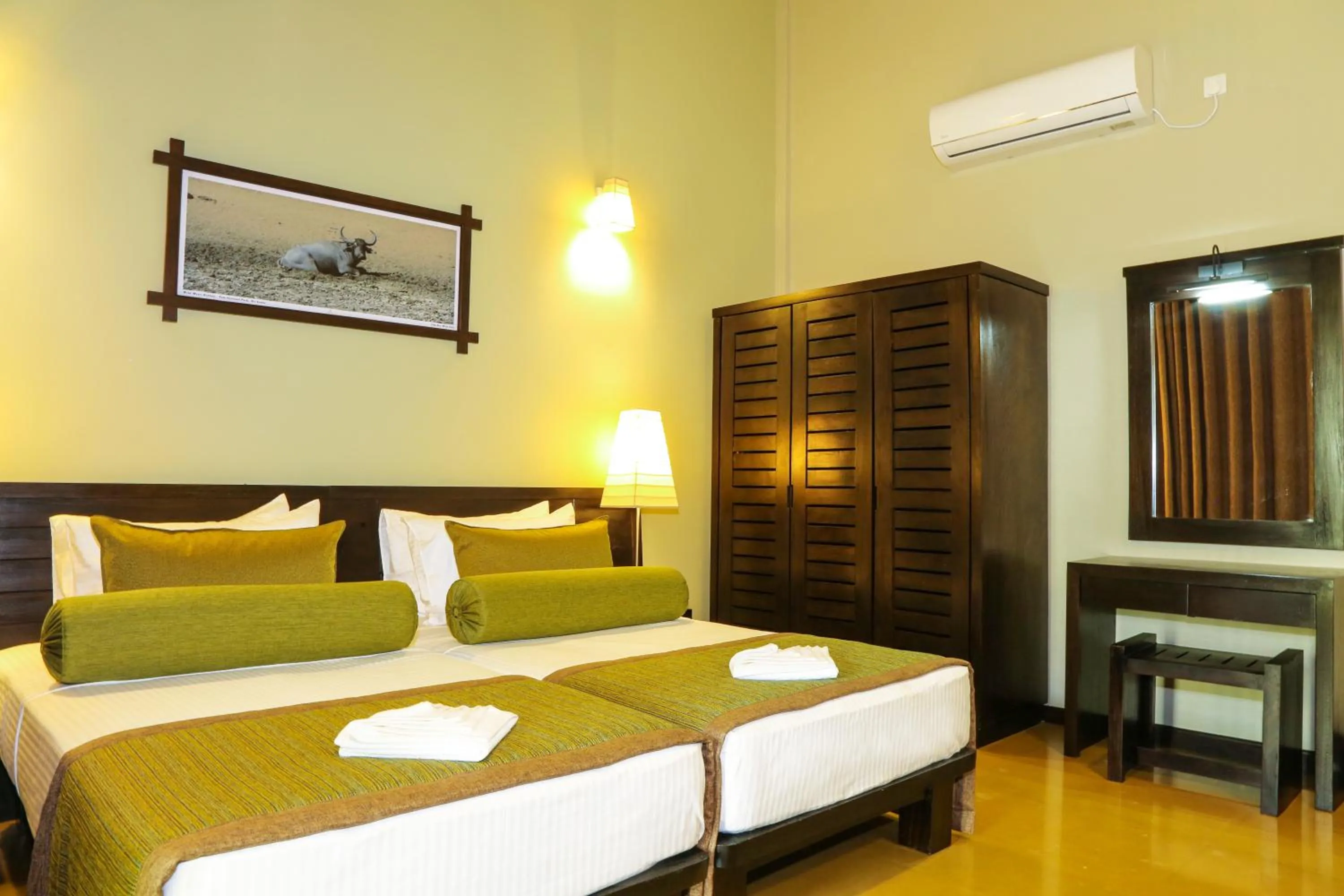 Bed in Oak Ray Wild Yala