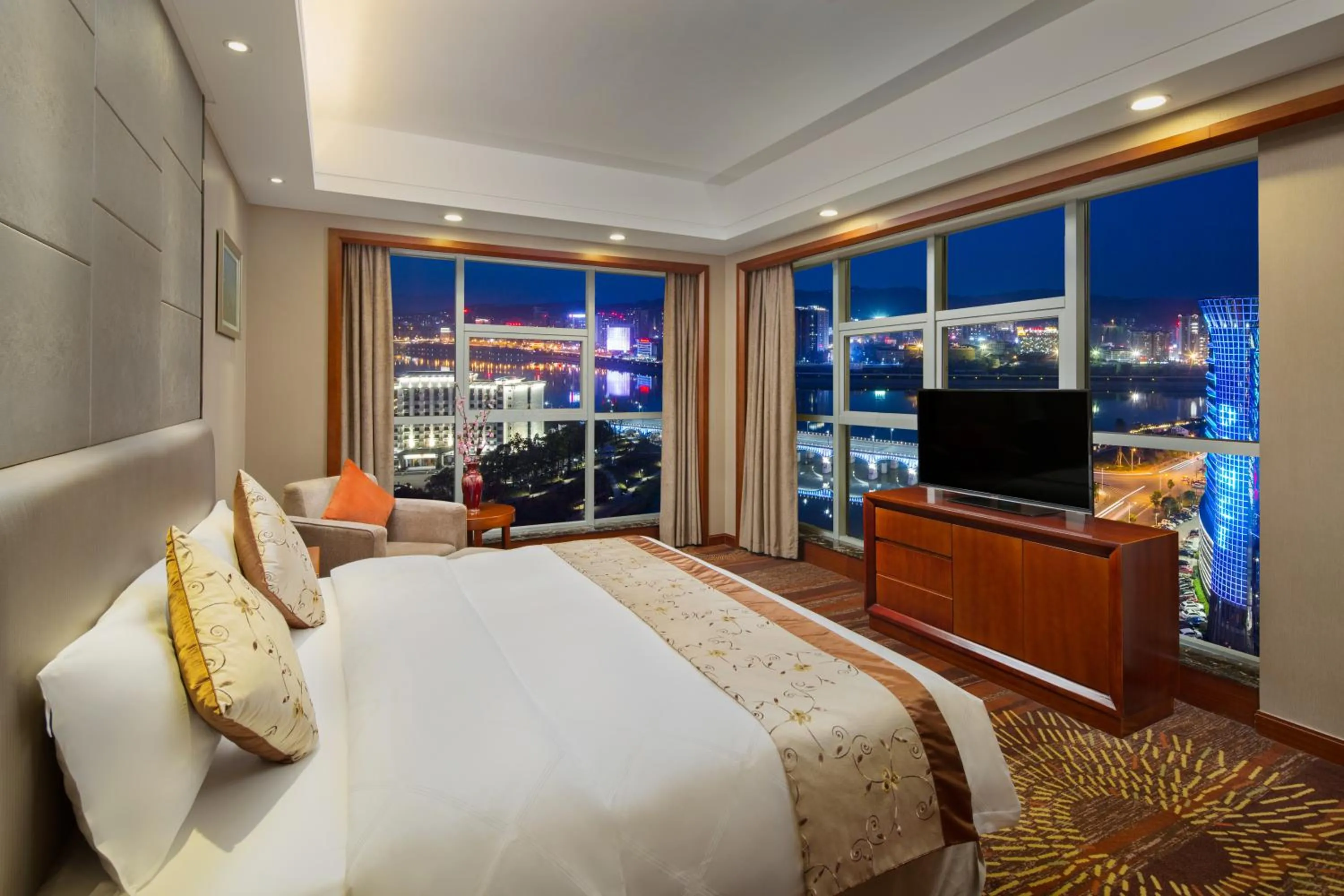 Photo of the whole room, Bed in Zhangjiajie Huatian Hotel