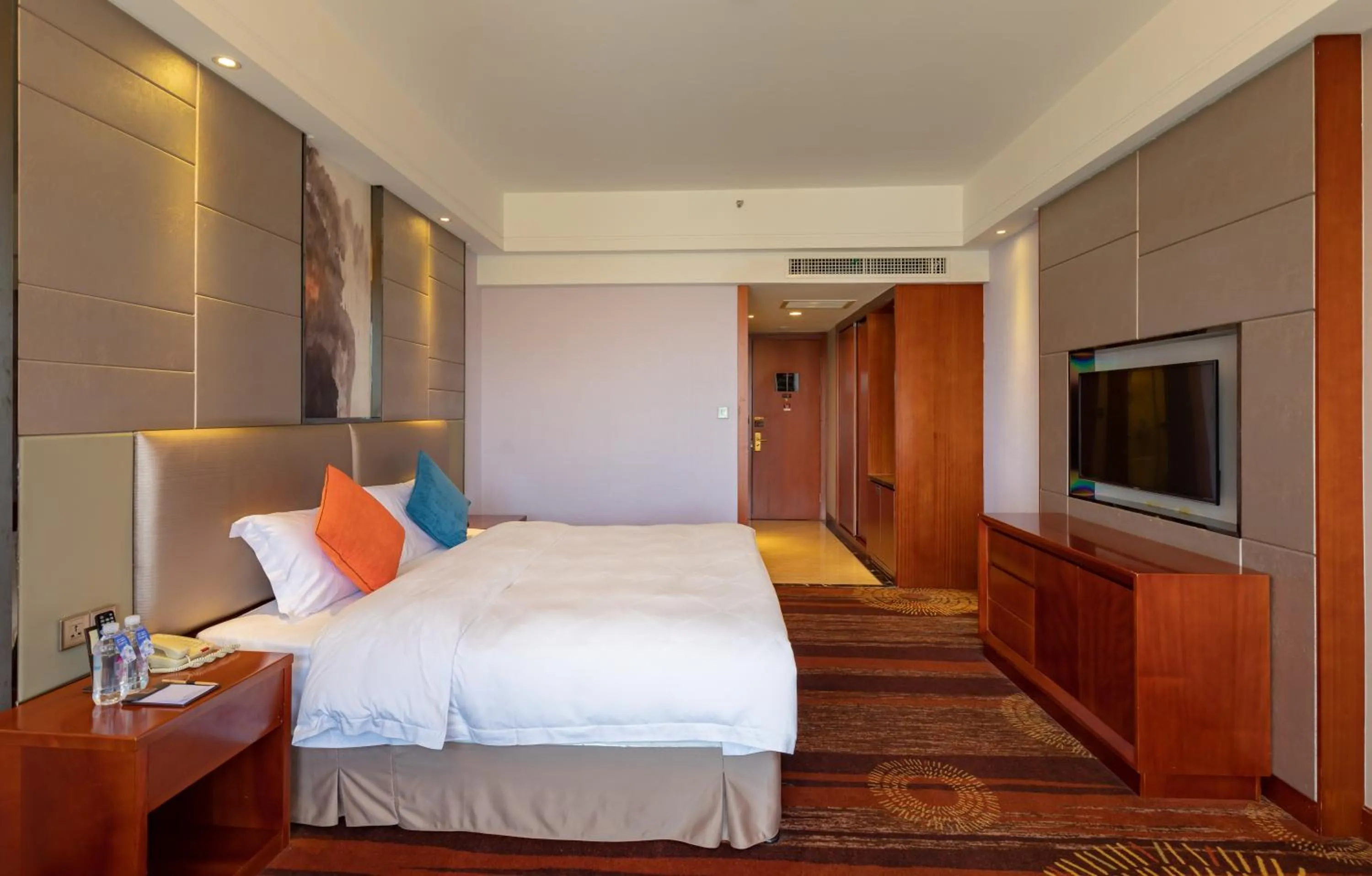 Photo of the whole room, Bed in Zhangjiajie Huatian Hotel