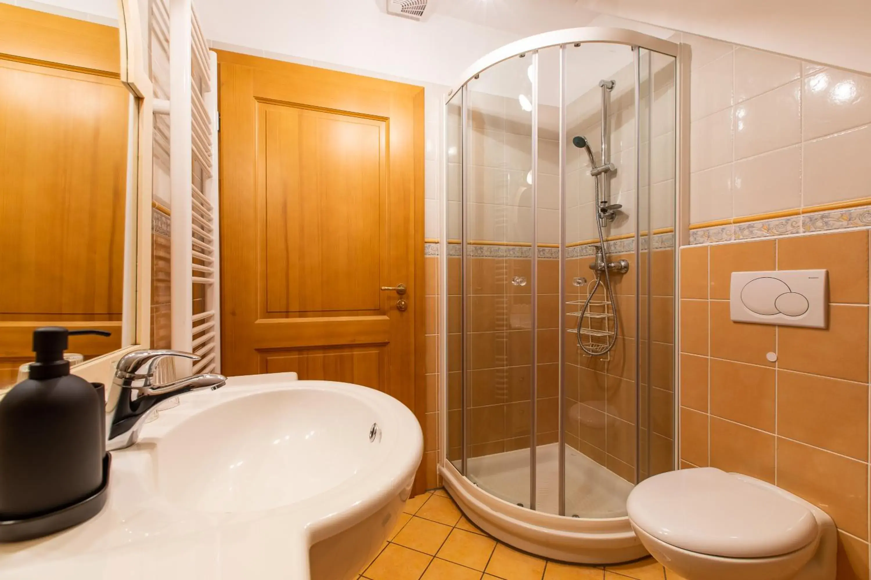 Double Room with Balcony in Pension Lectar Double Room with Balcony in Pension Lectar
