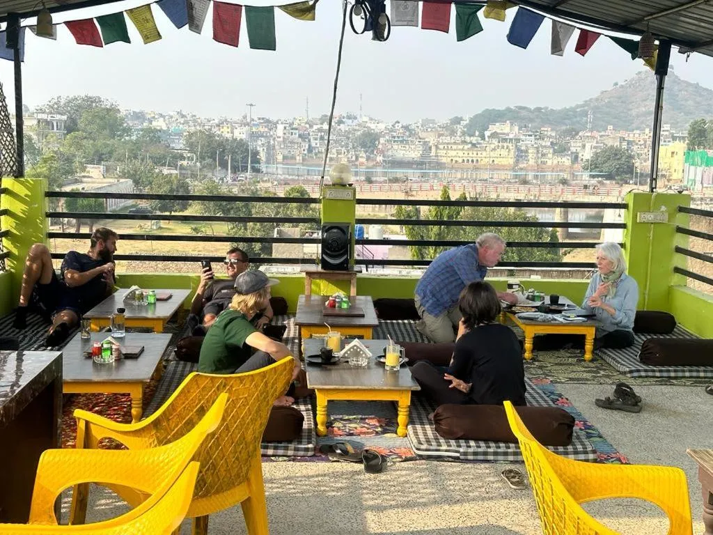 Restaurant/places to eat in Hotel Zoola Palace