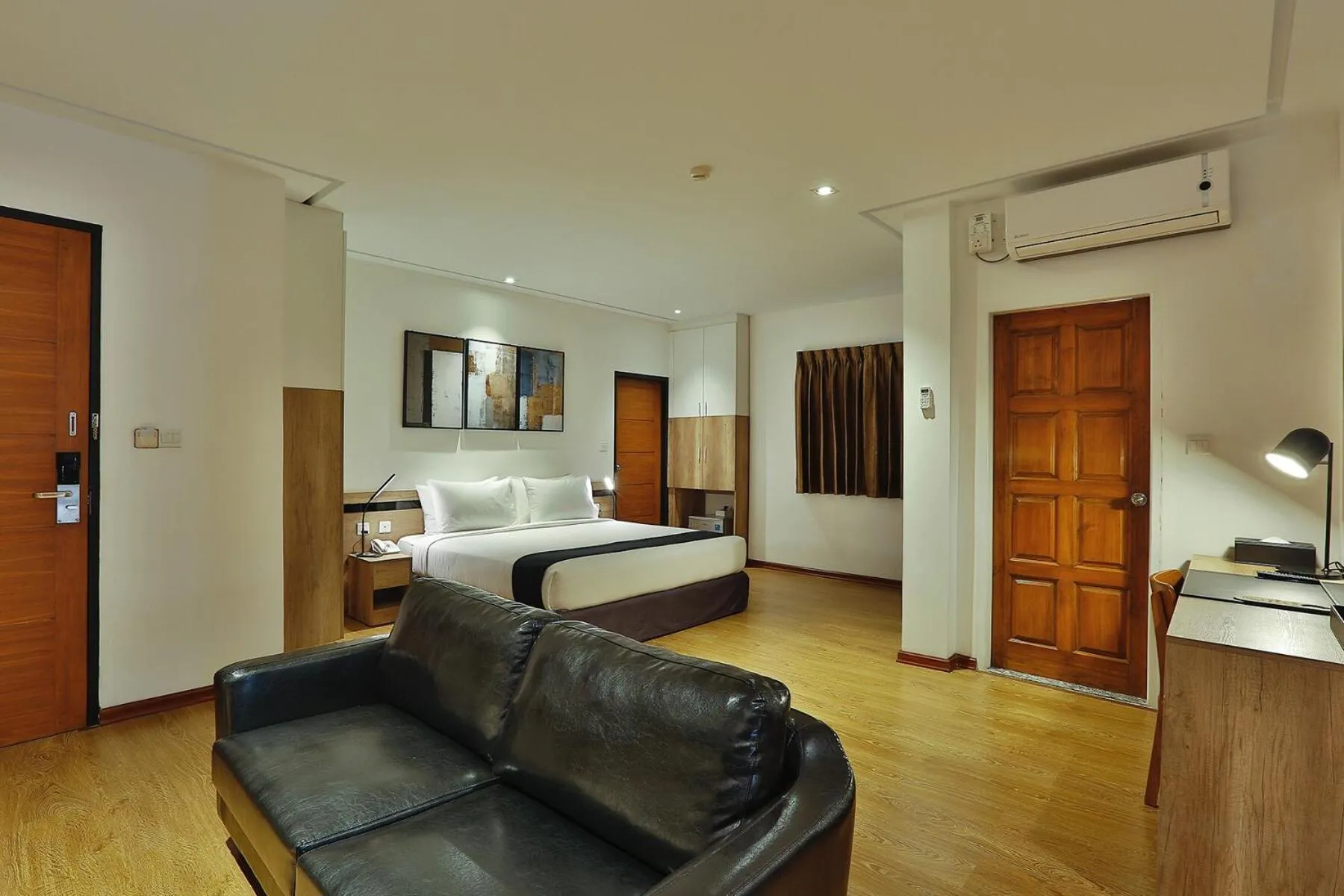 Bedroom in K.C Hotel